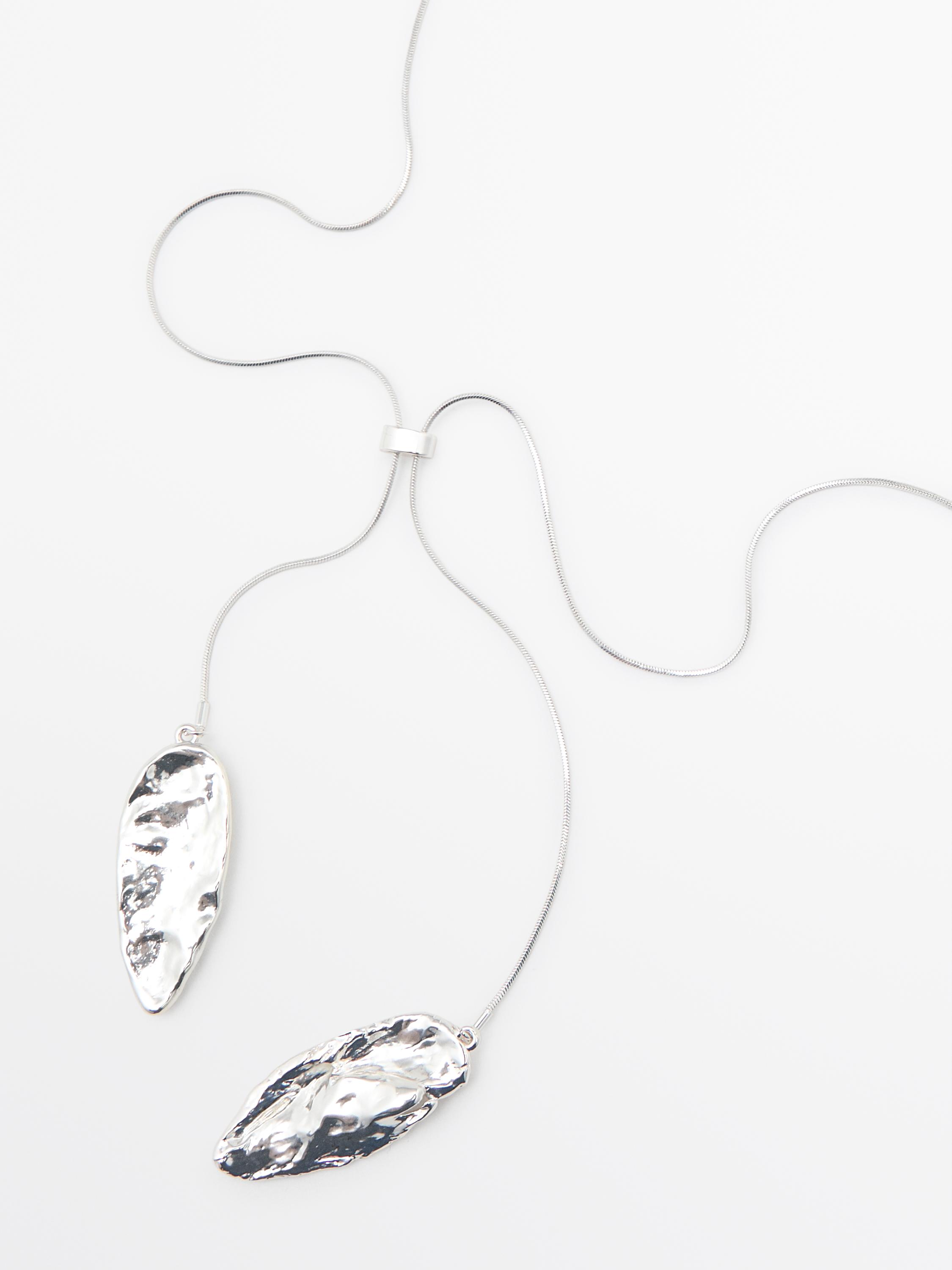 Adjustable necklace with textured pieces