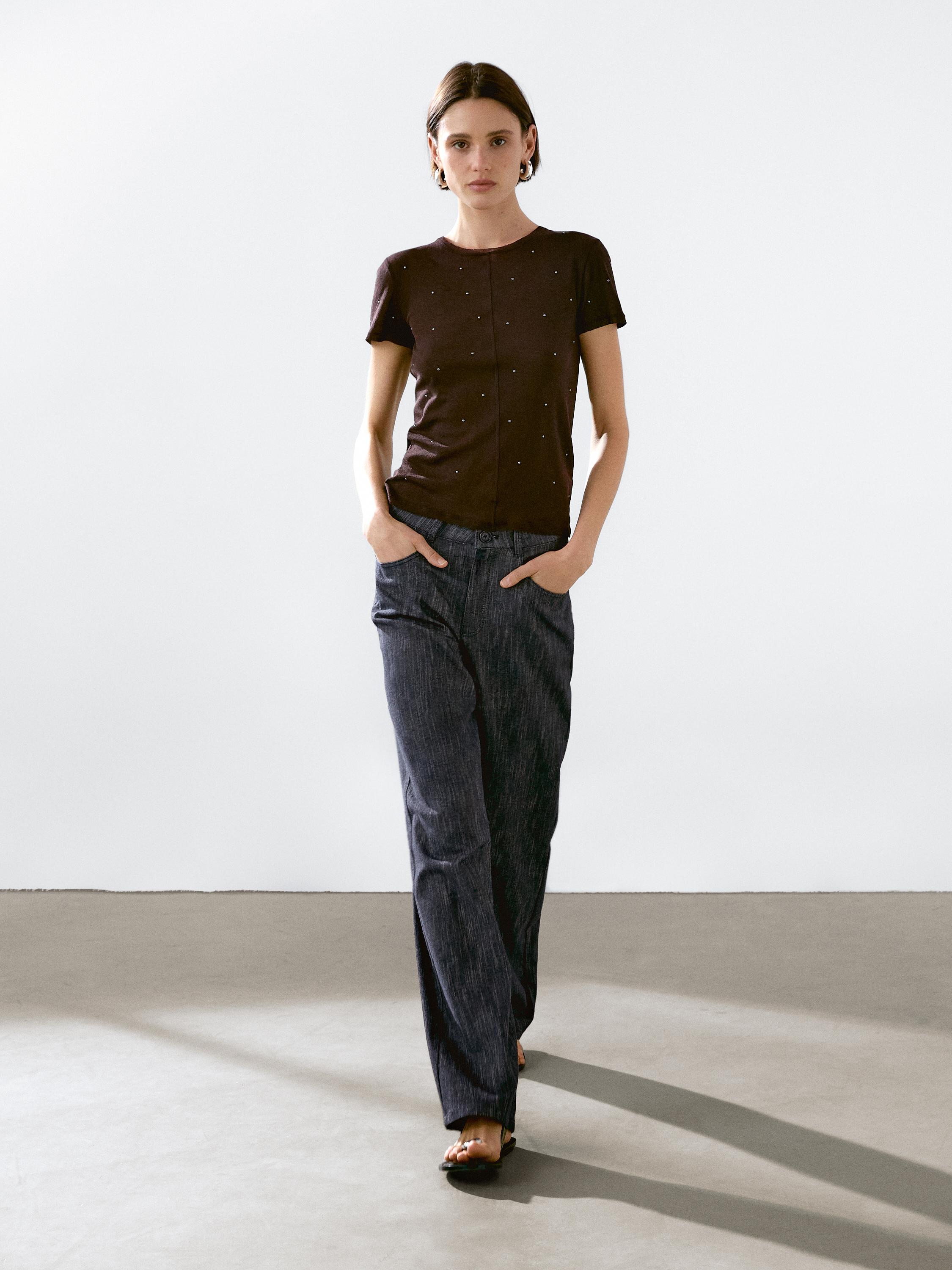 T-shirt avec clous métalliques