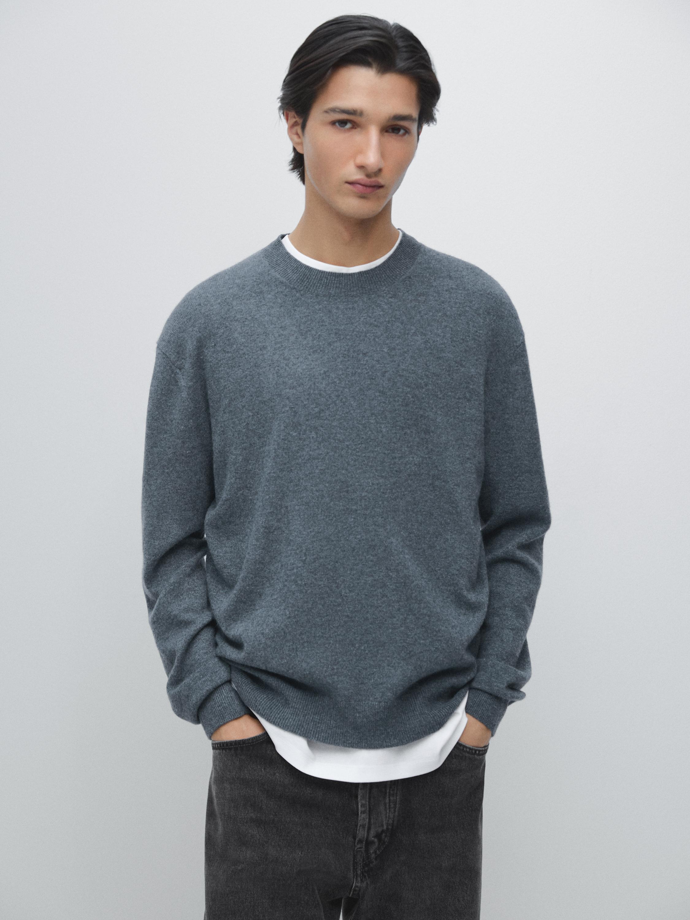 Wool knit round neck sweater