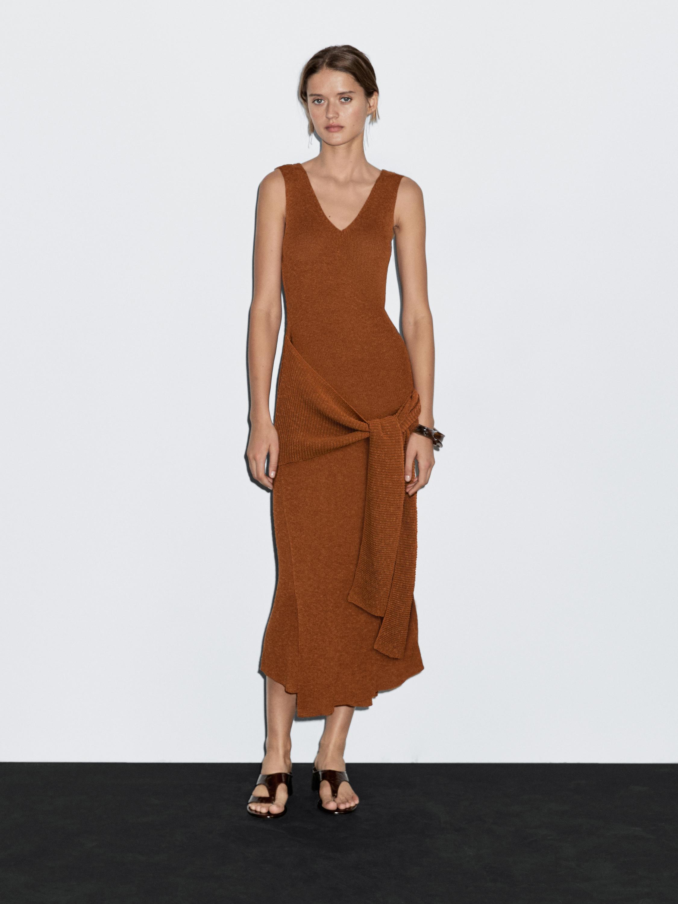 Ilga megzta susiaučiama suknelė