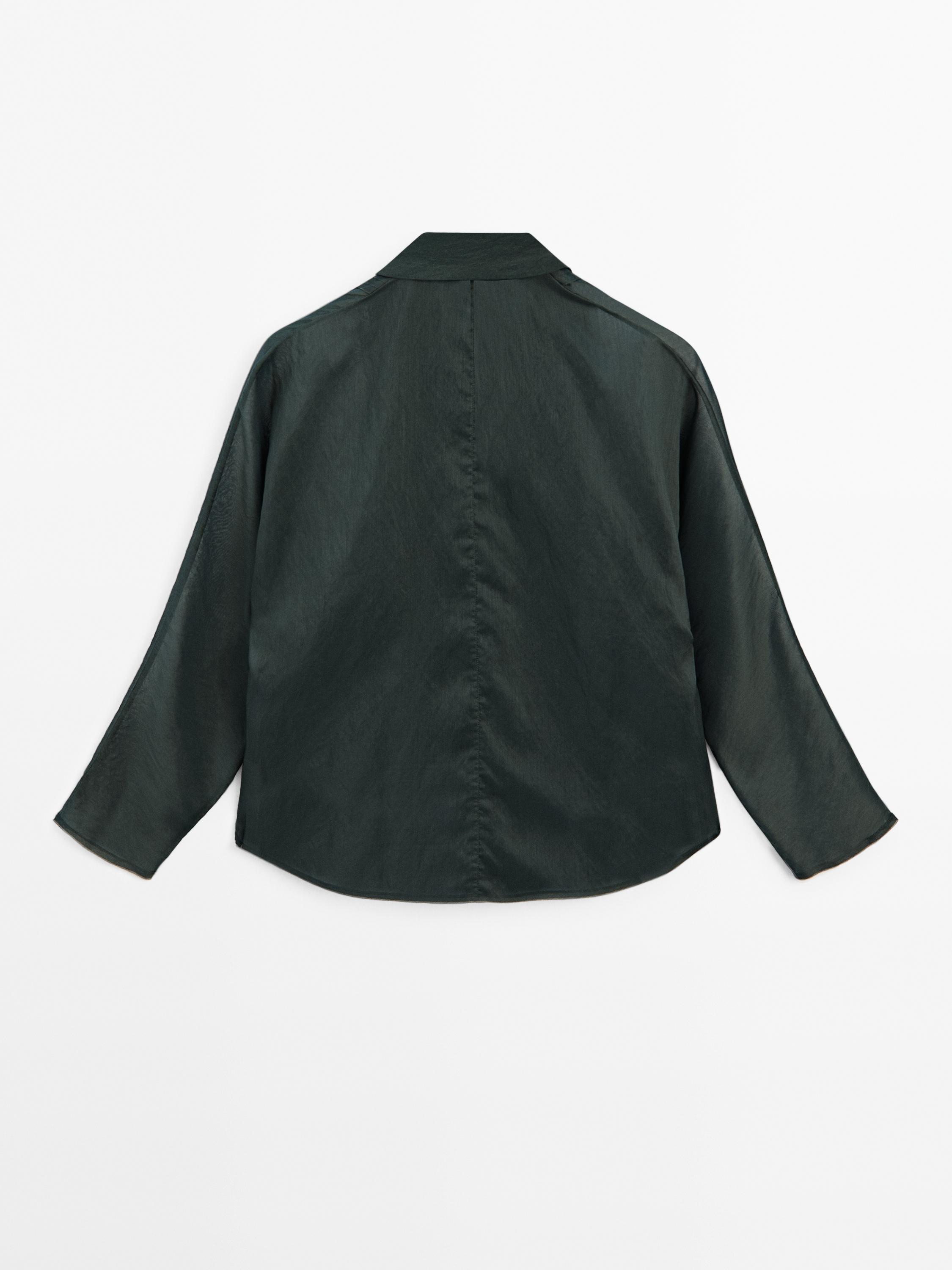 Loose-fitting shirt with pintuck detailing