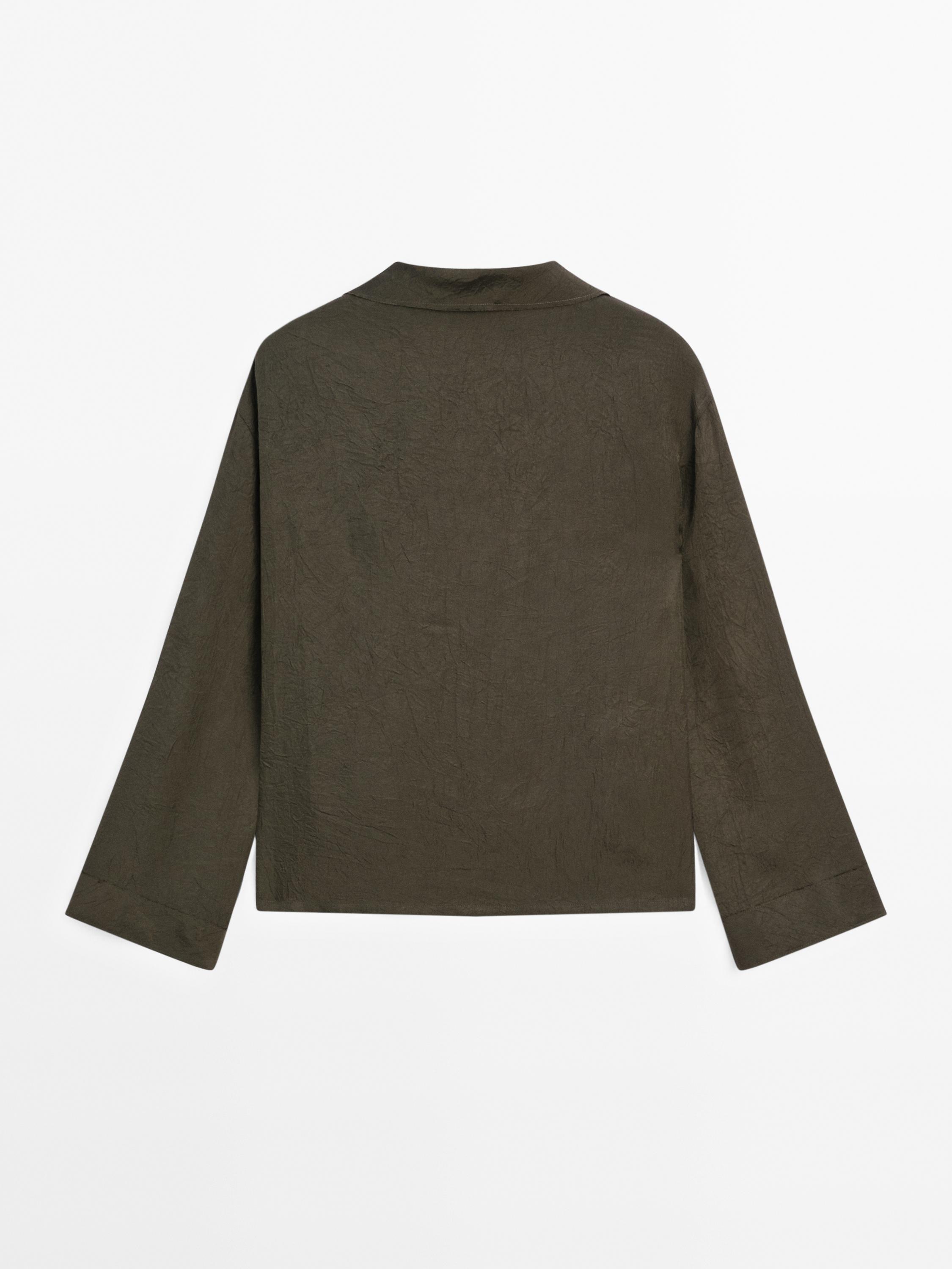 Flowing blouse with polo collar