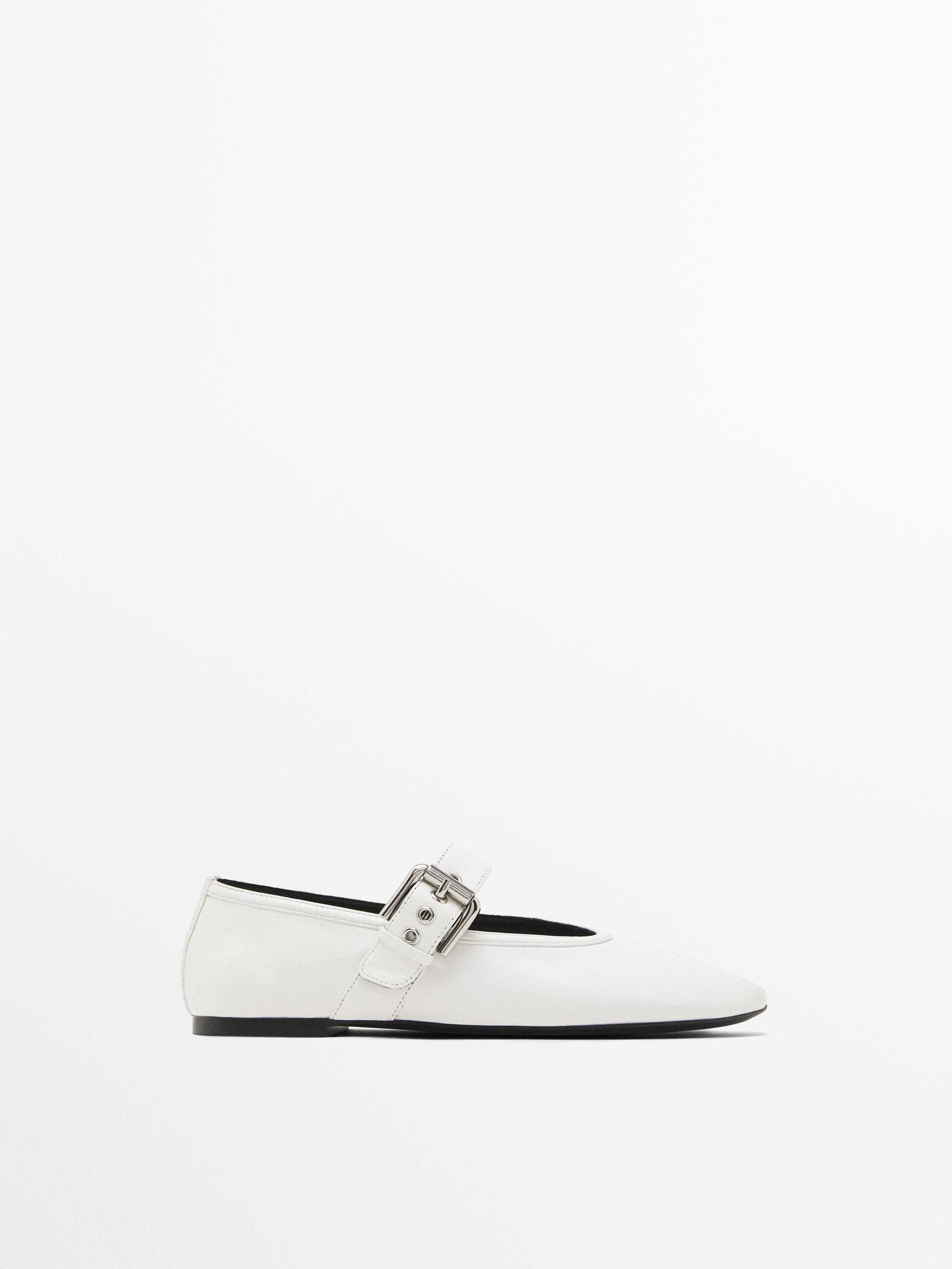 Soft ballet flats with buckle