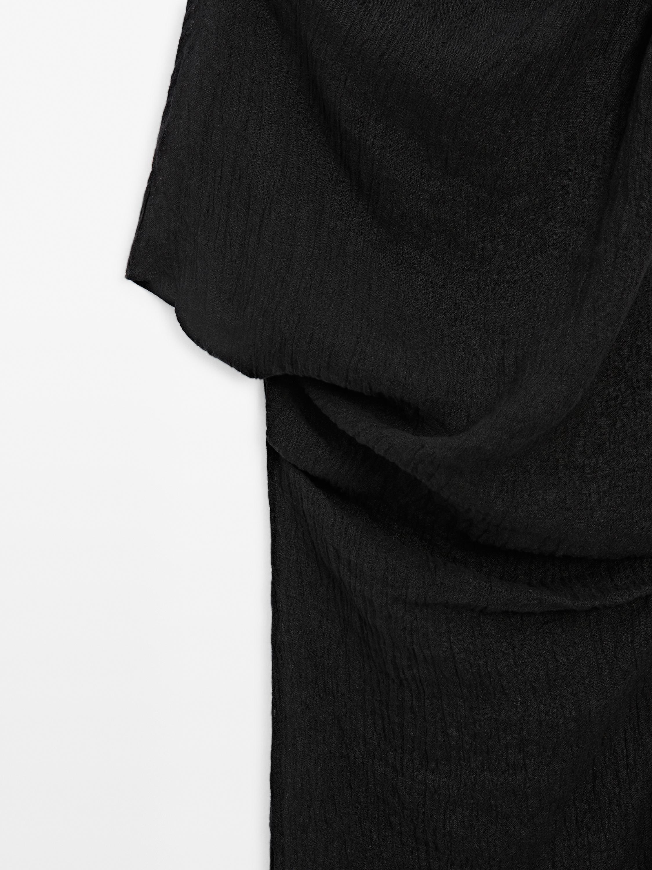 Robe midi en lin à encolure asymétrique