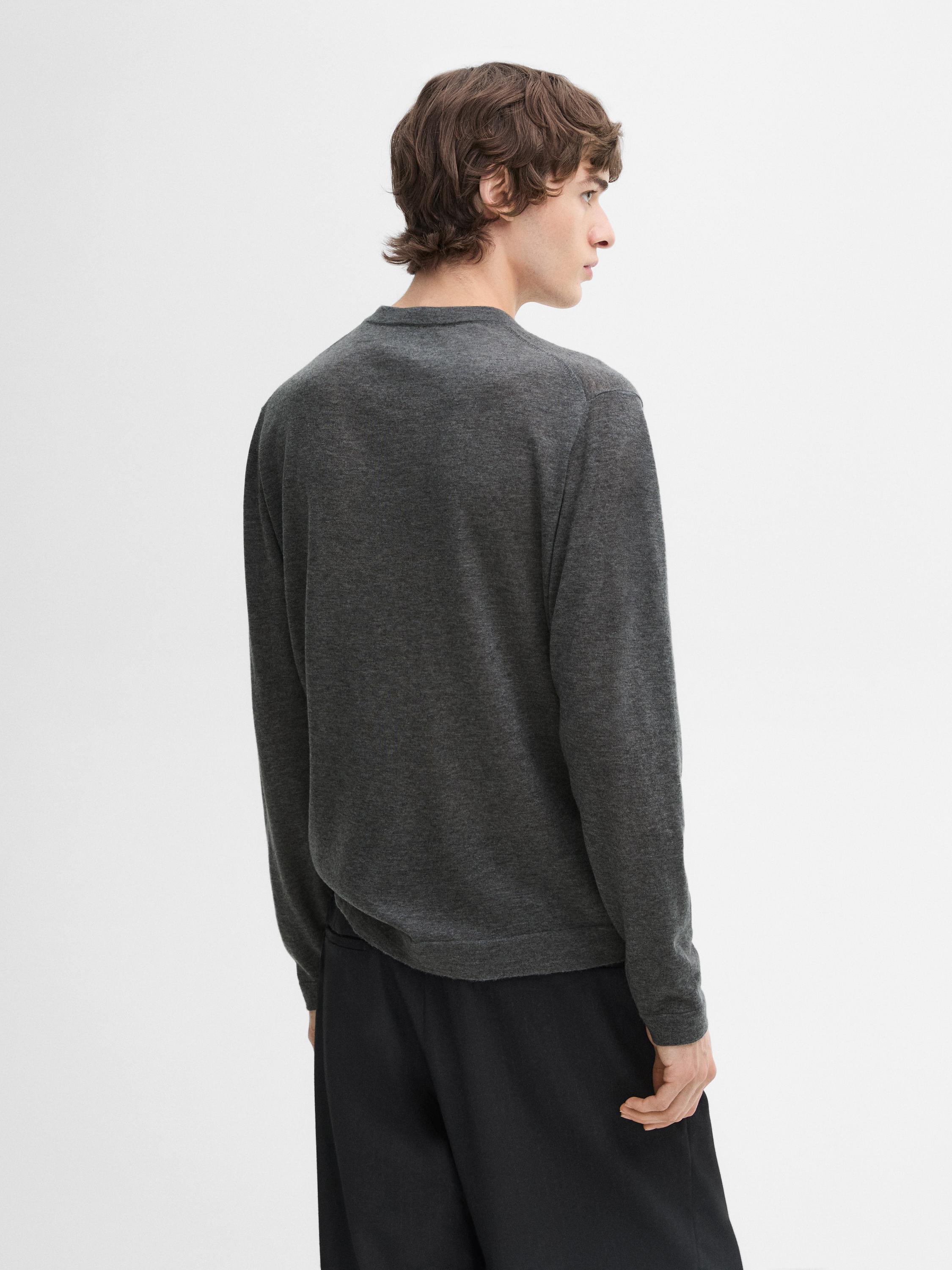 Lightweight knit 100% cashmere sweater