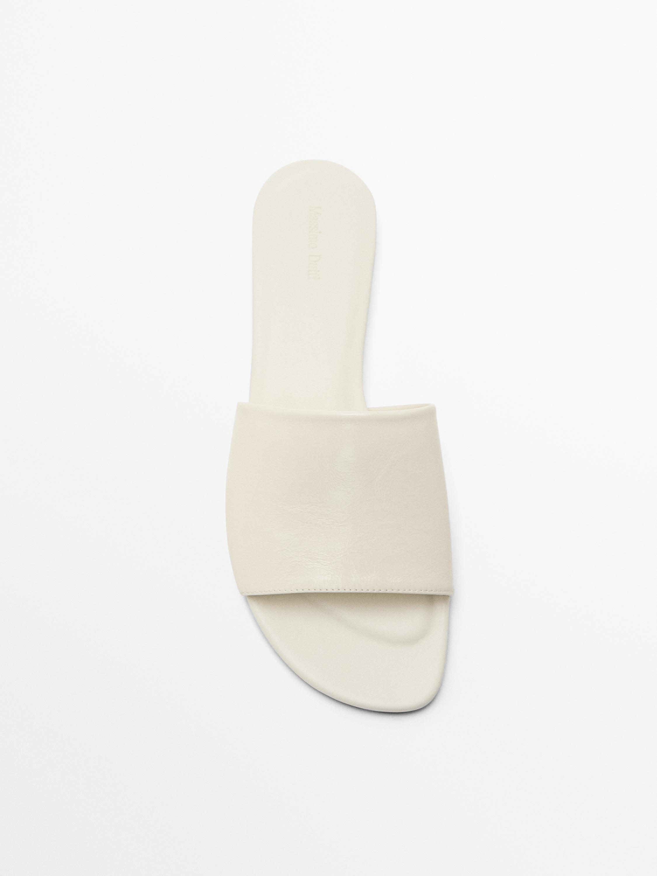 Shiny leather sliders