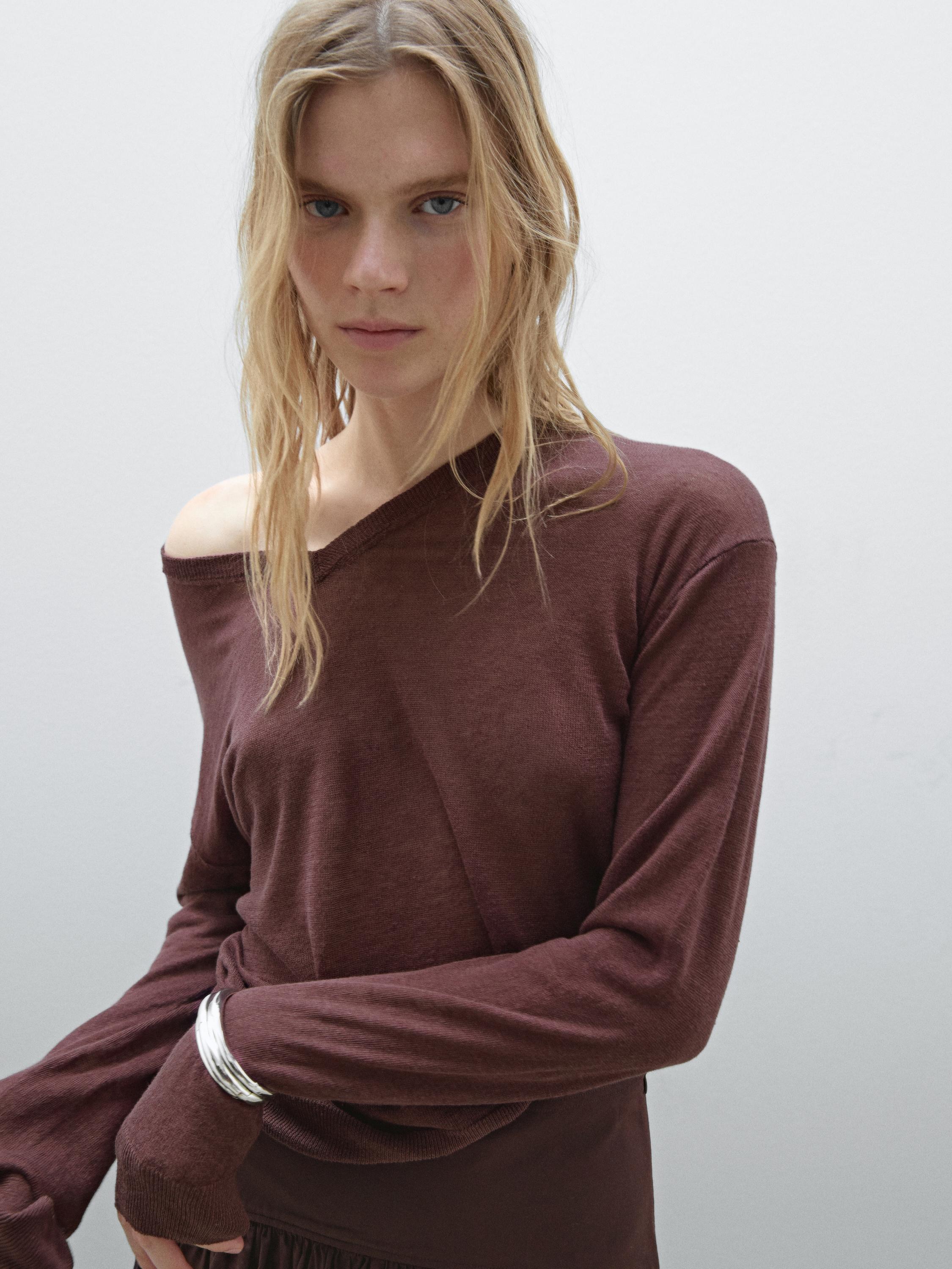 Linen V-neck knit sweater