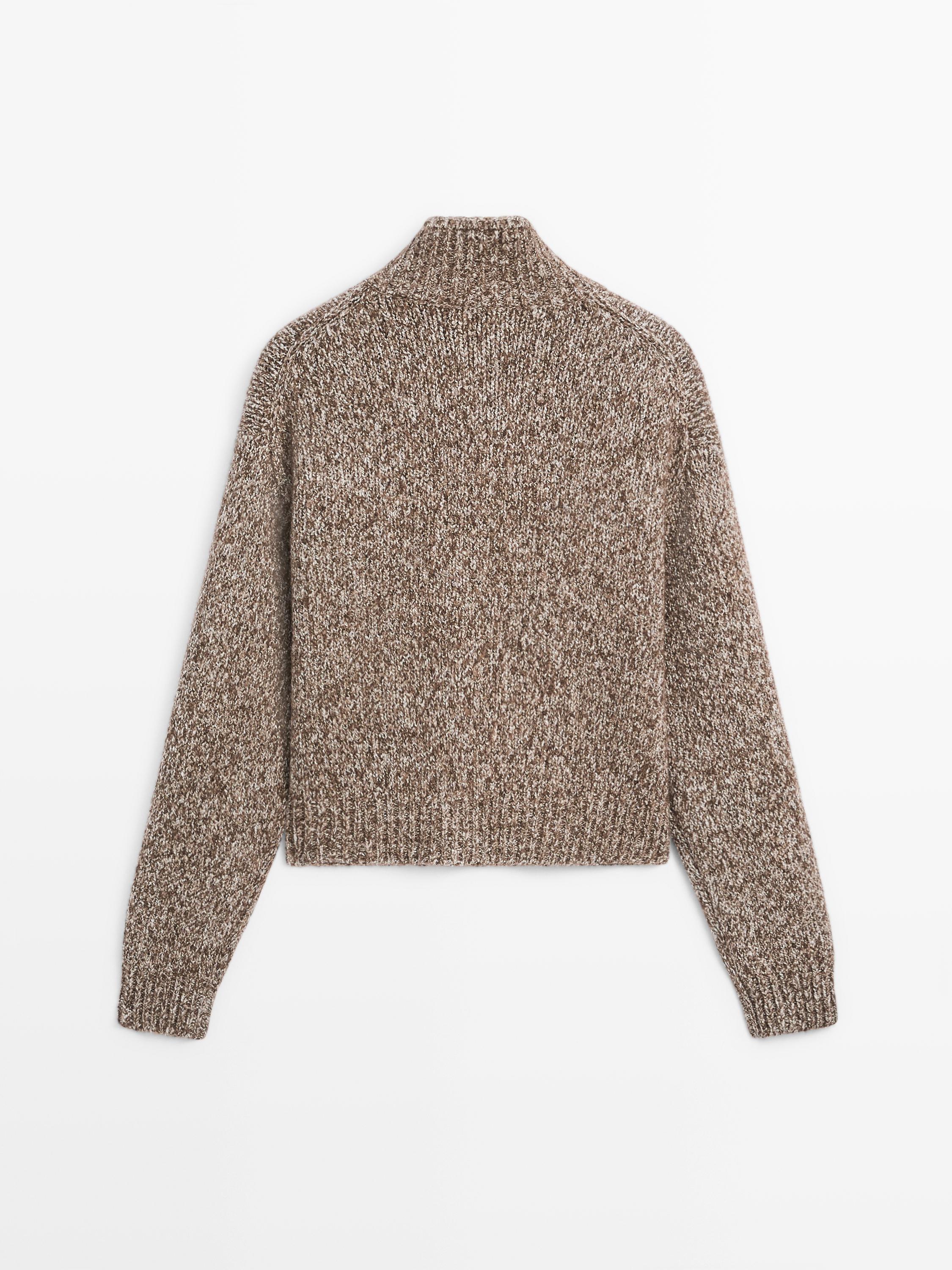 Pletena jopa iz bombažne volne z gumbi