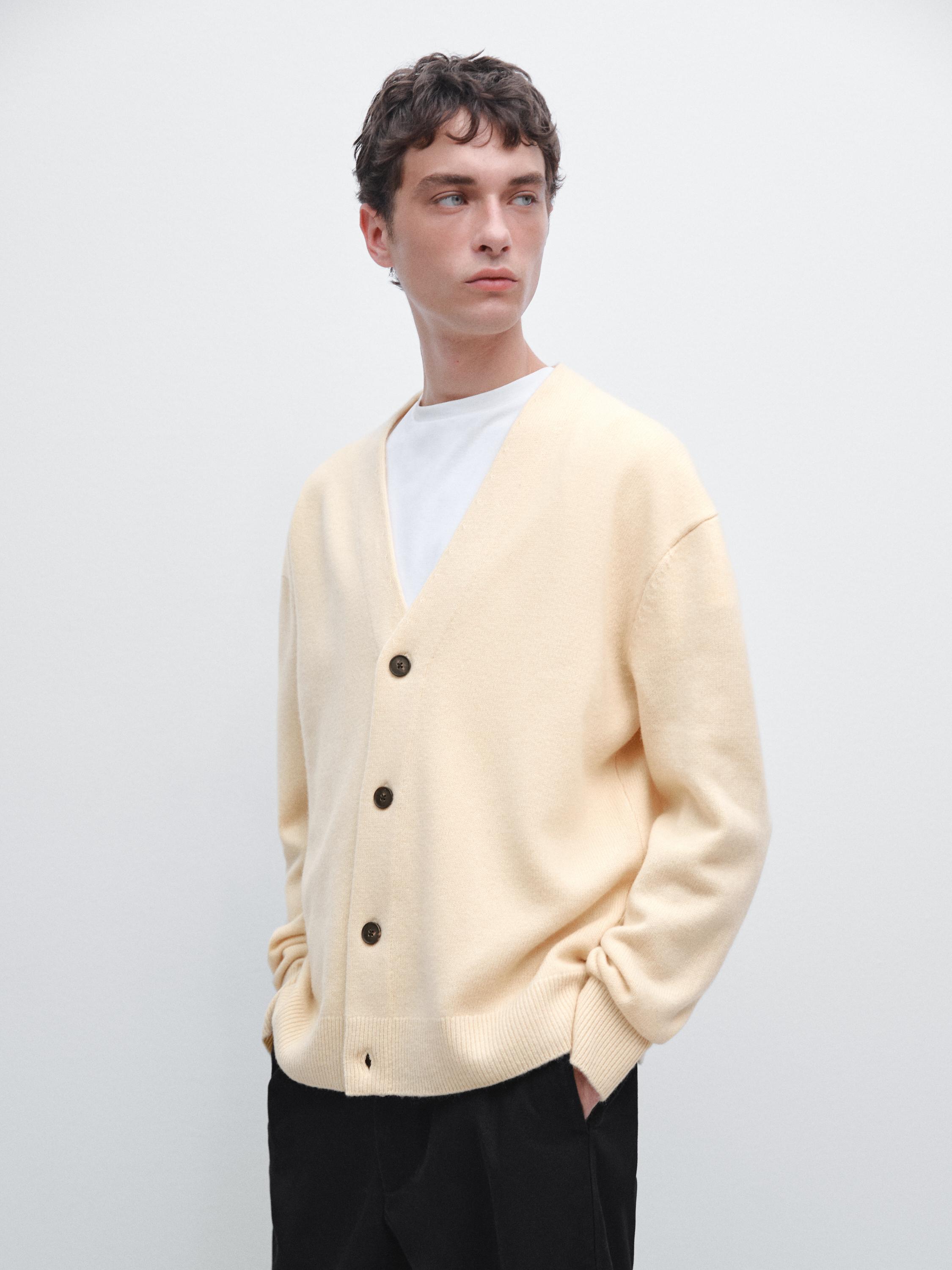 100% wool V-neck knit cardigan