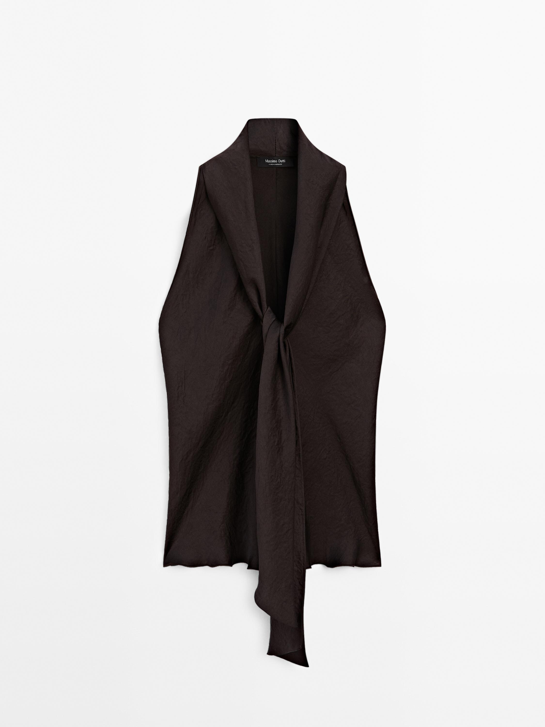 Flowing top with tie detail