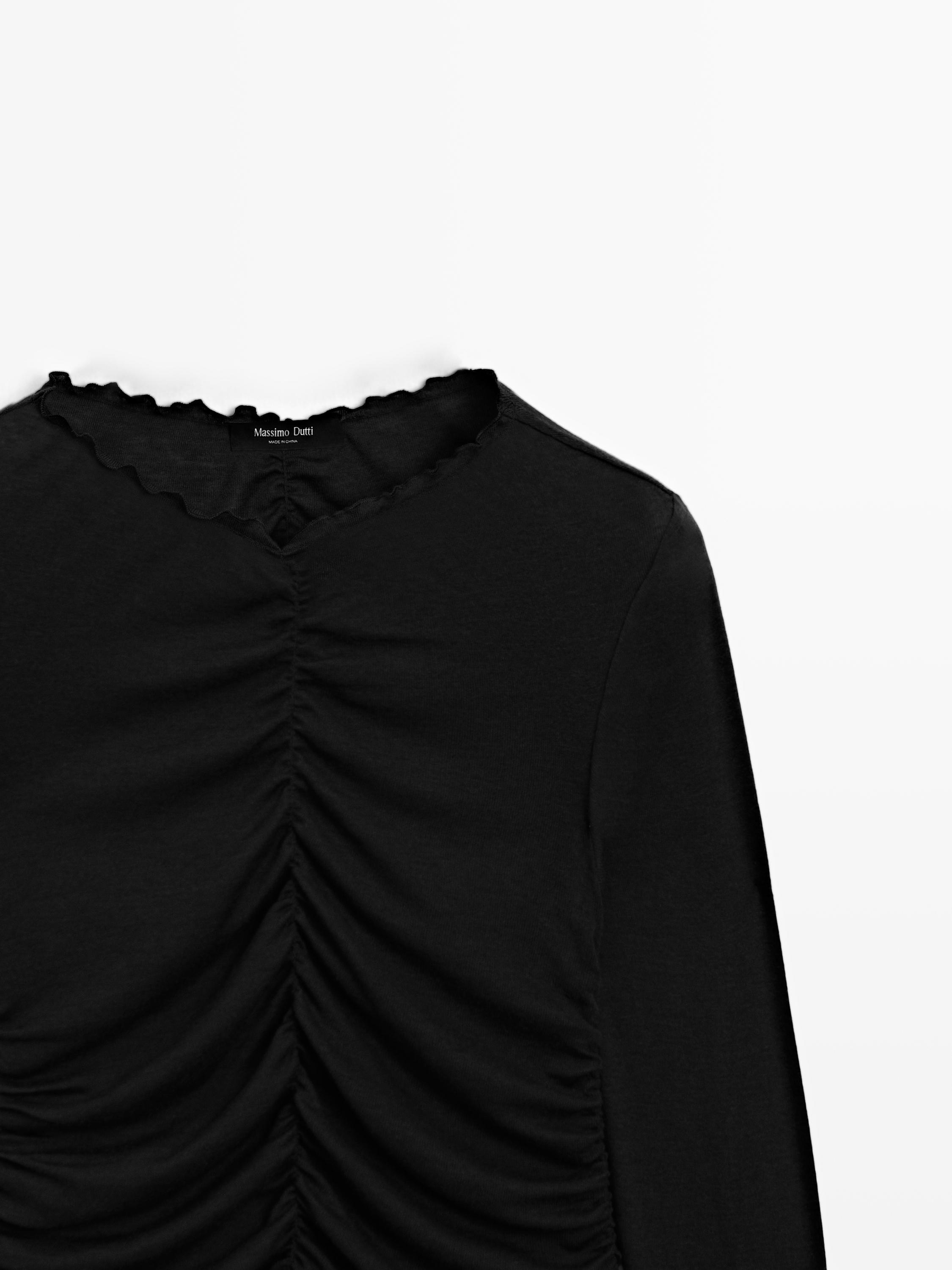 Long-sleeved gathered T-shirt