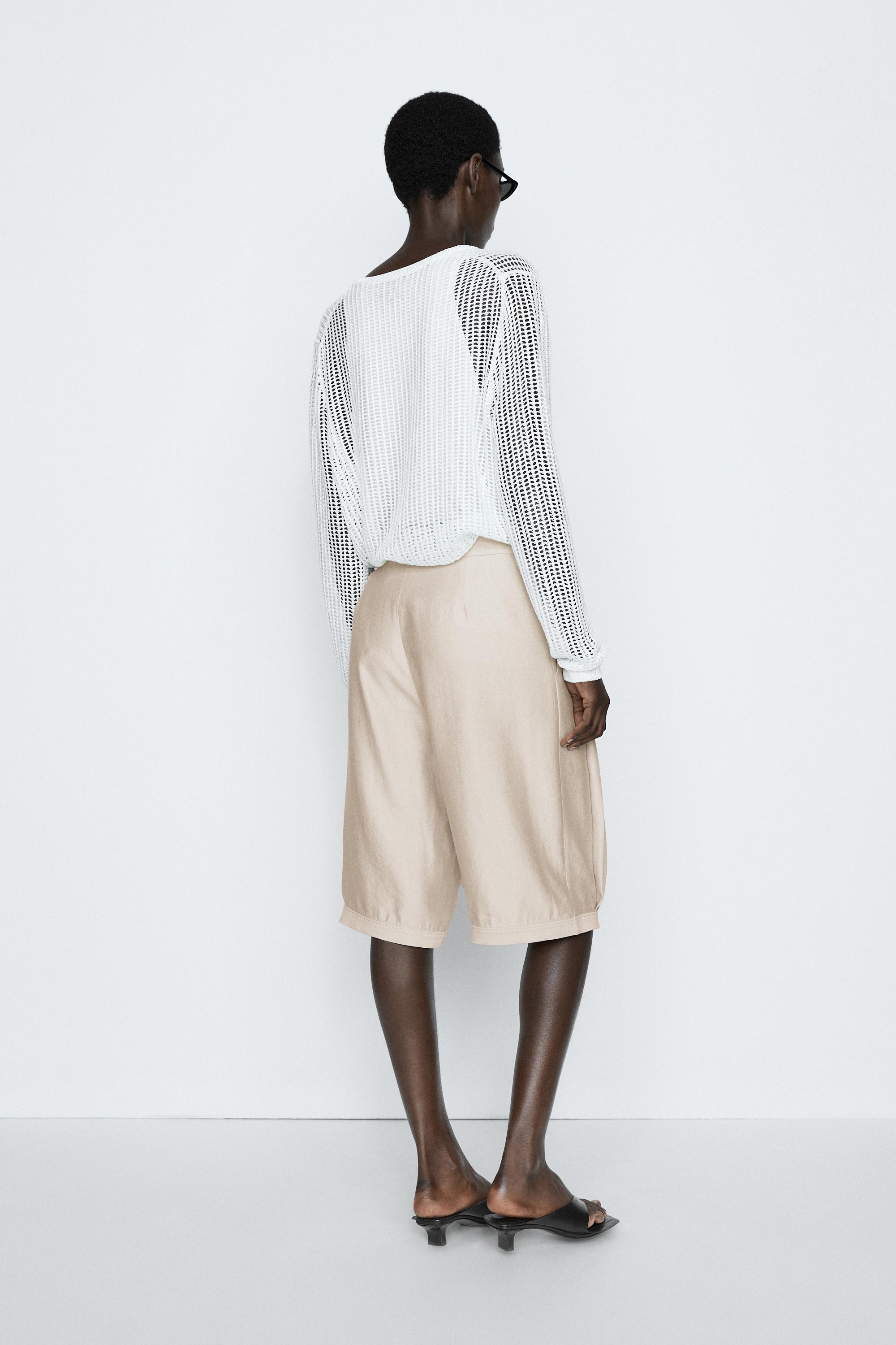 Flowing pleated Bermuda shorts - STUDIO — STONE