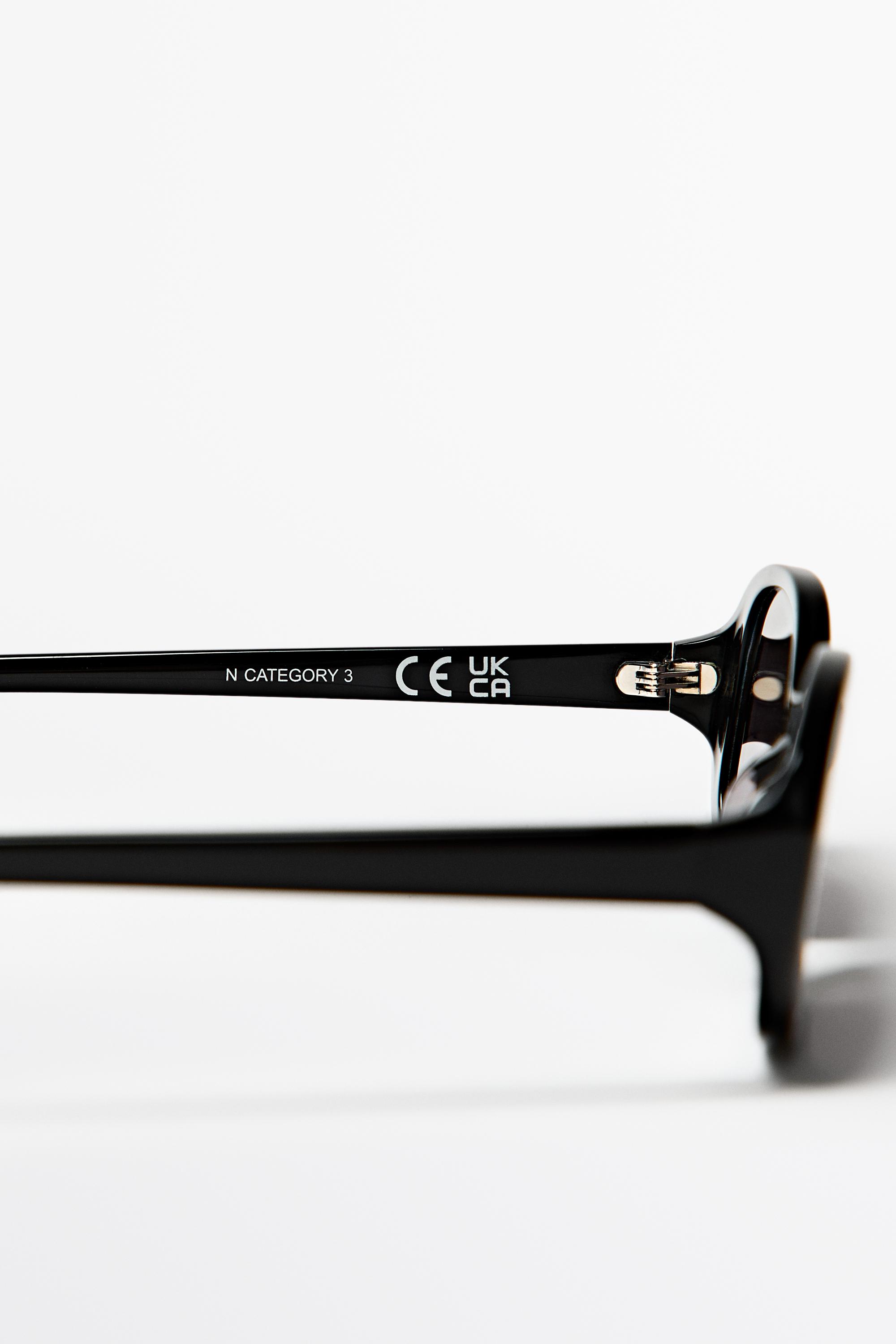 90s-style rounded sunglasses — BLACK