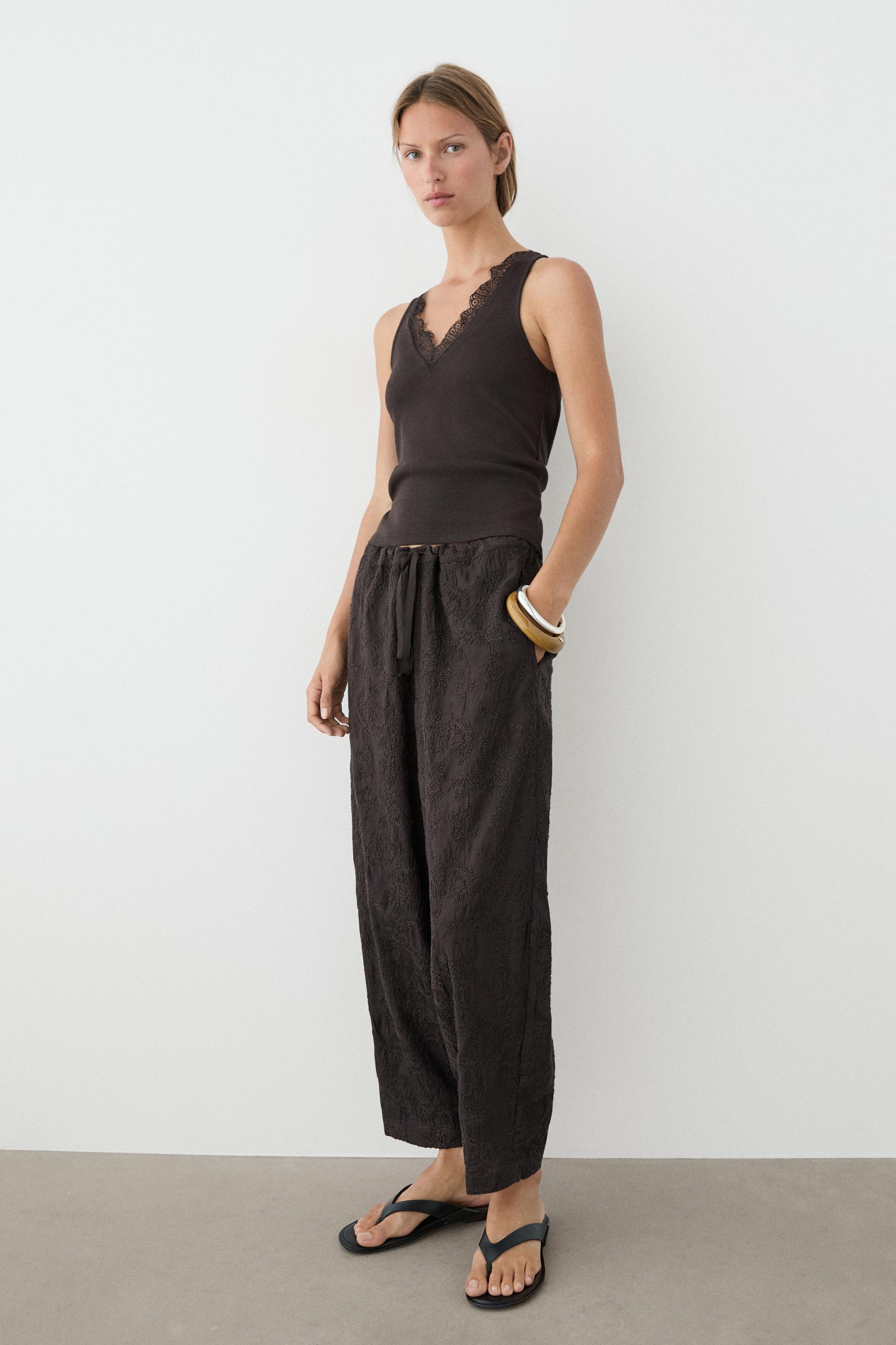 Embroidered flowing barrel fit trousers — Chocolate
