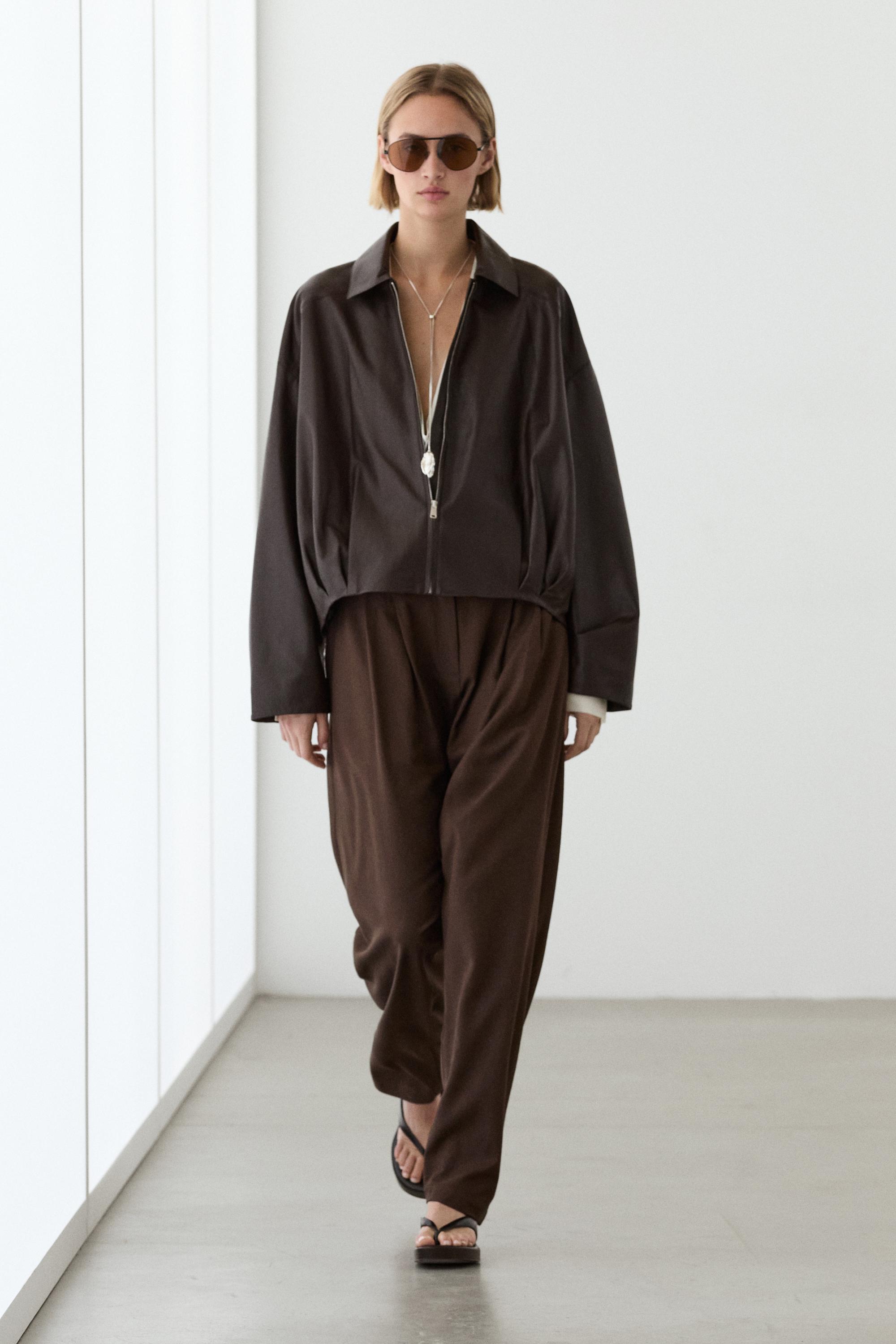 Baggy trousers with pleated details — BROWN