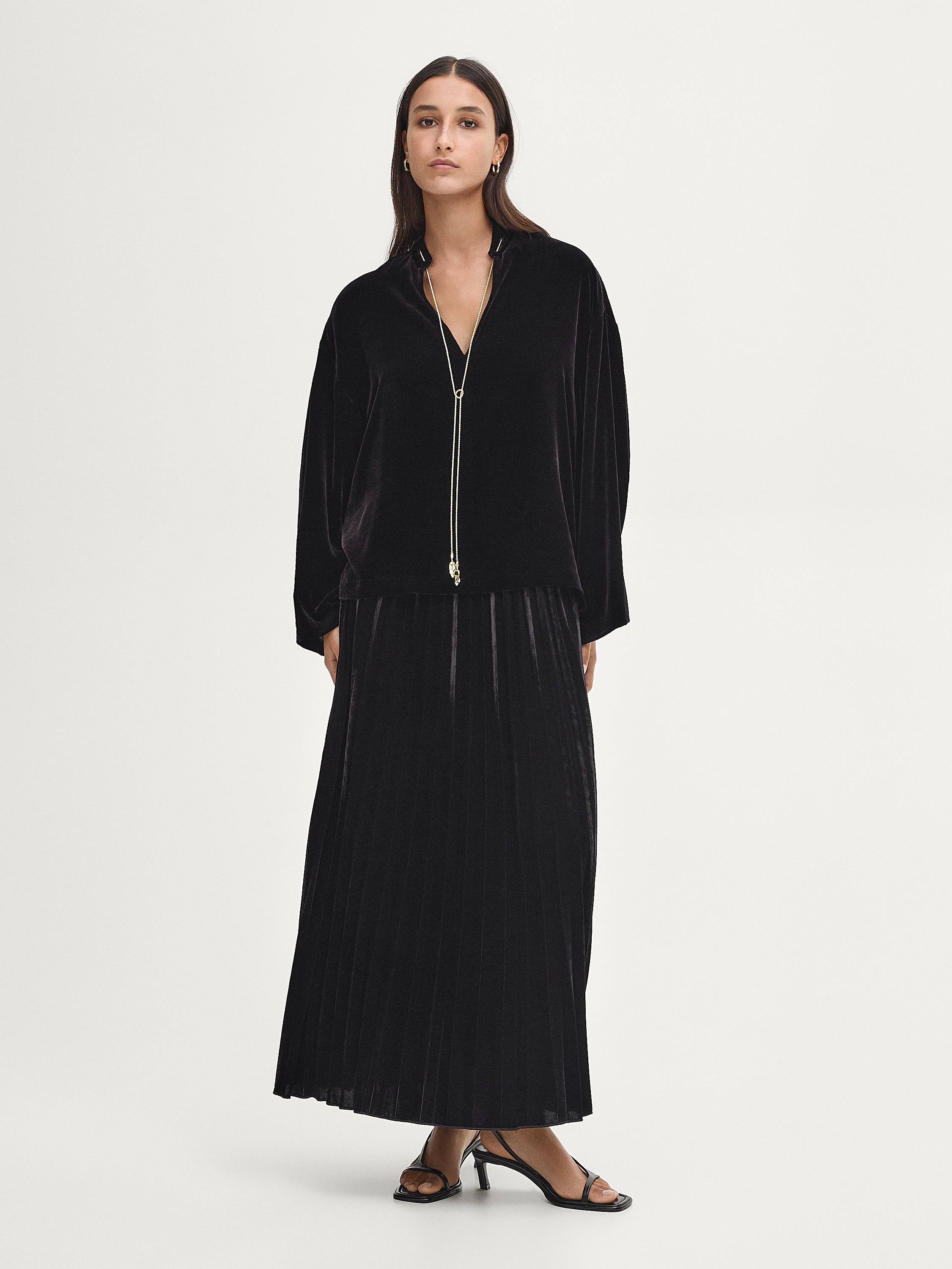 Pleated velvet skirt Black Smart Skirts Massimo Dutti