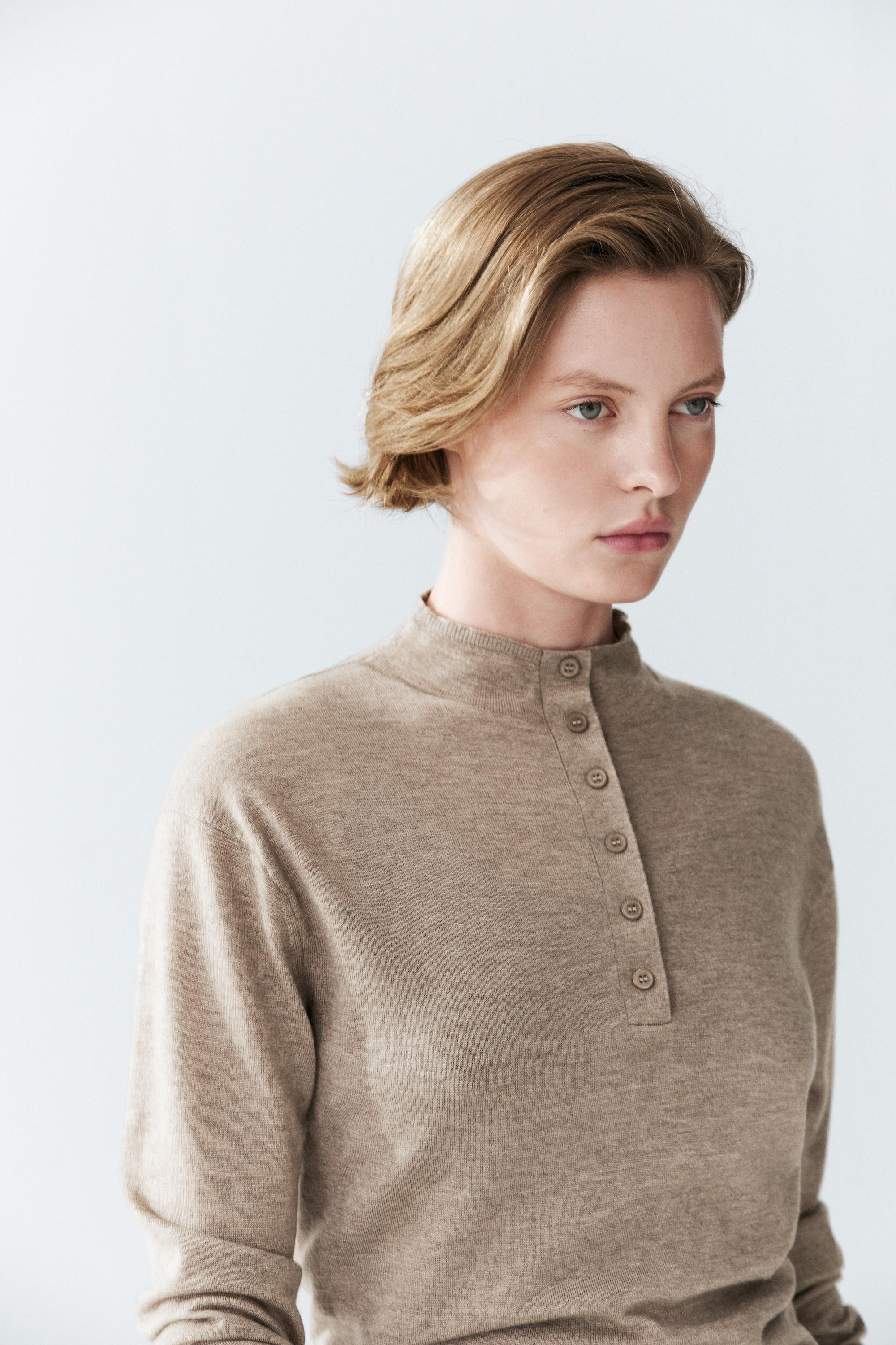 Buttoned mock turtleneck knit sweater — MEDIUM ECRU