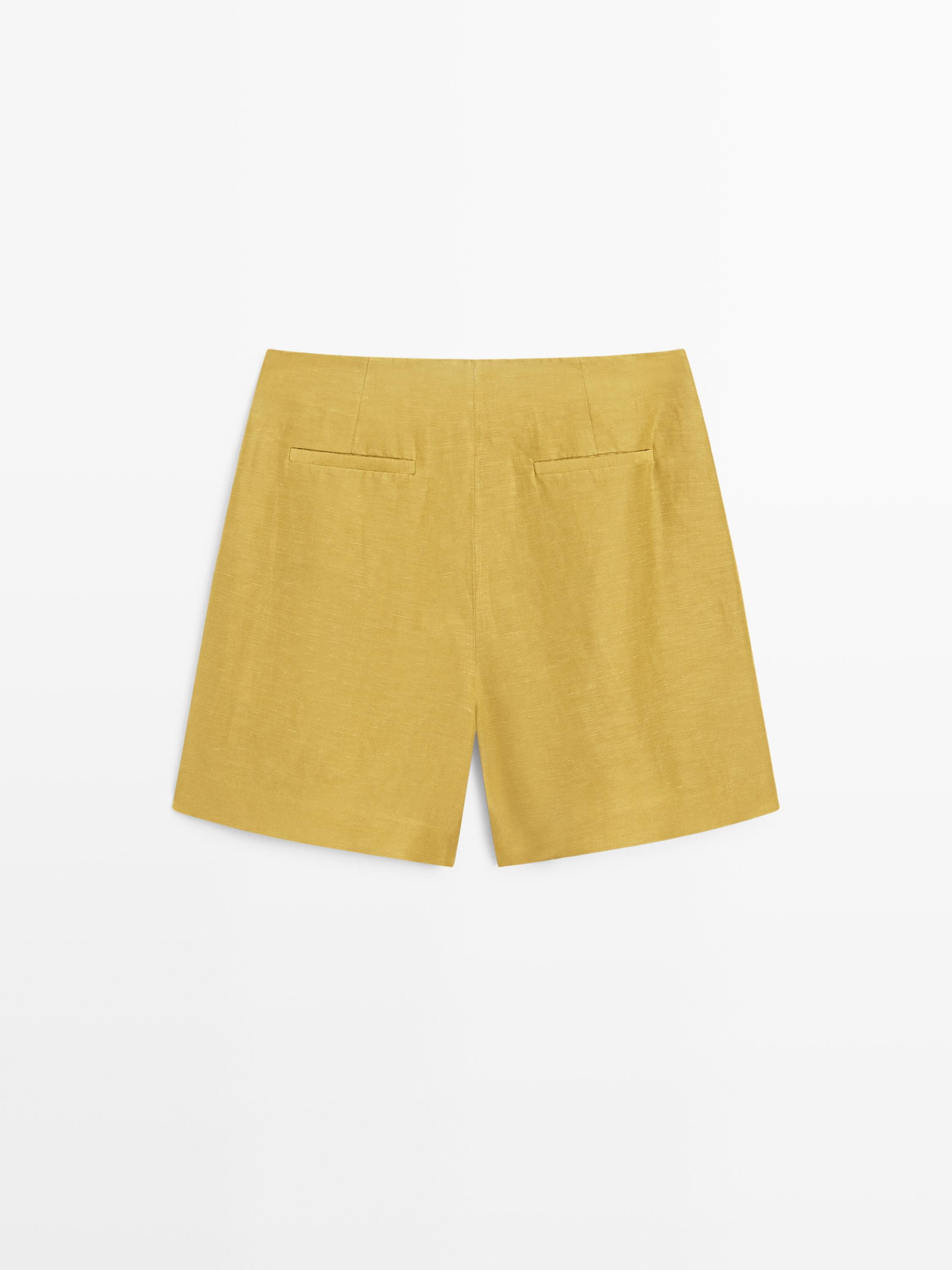 Bermuda corta pliegues con lino