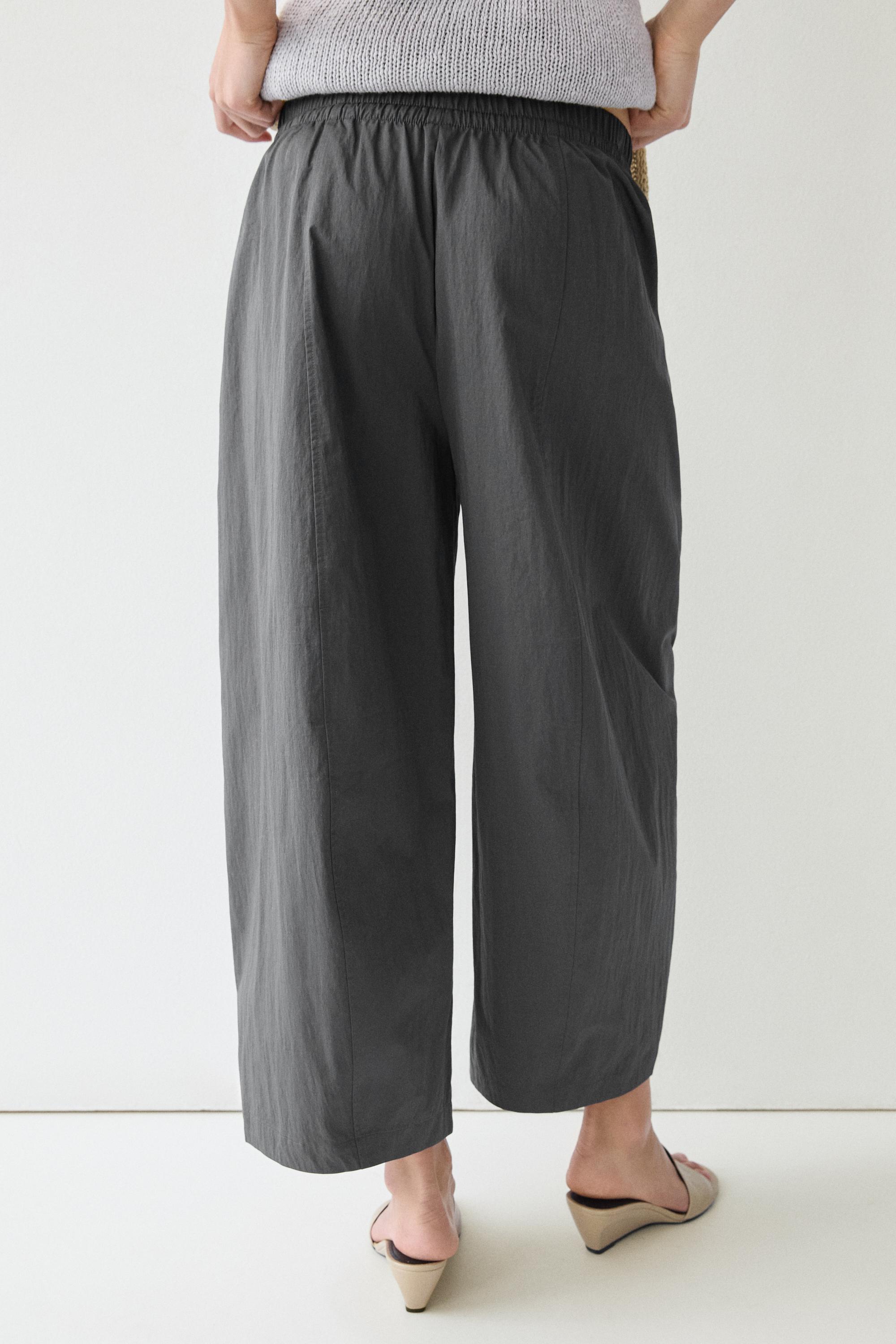 Cropped technical barrel fit pants — Blue