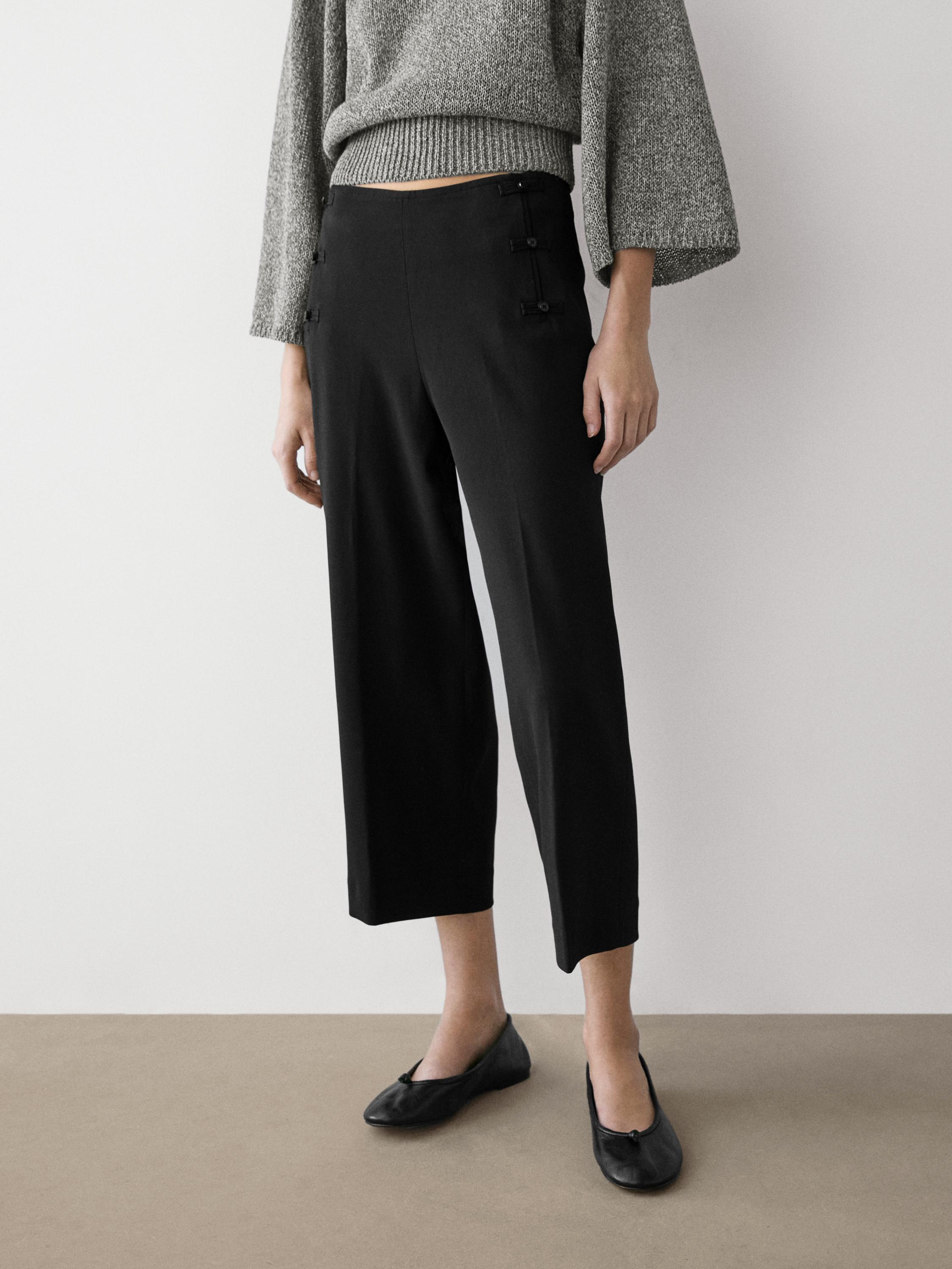 Capris with button details — BLACK