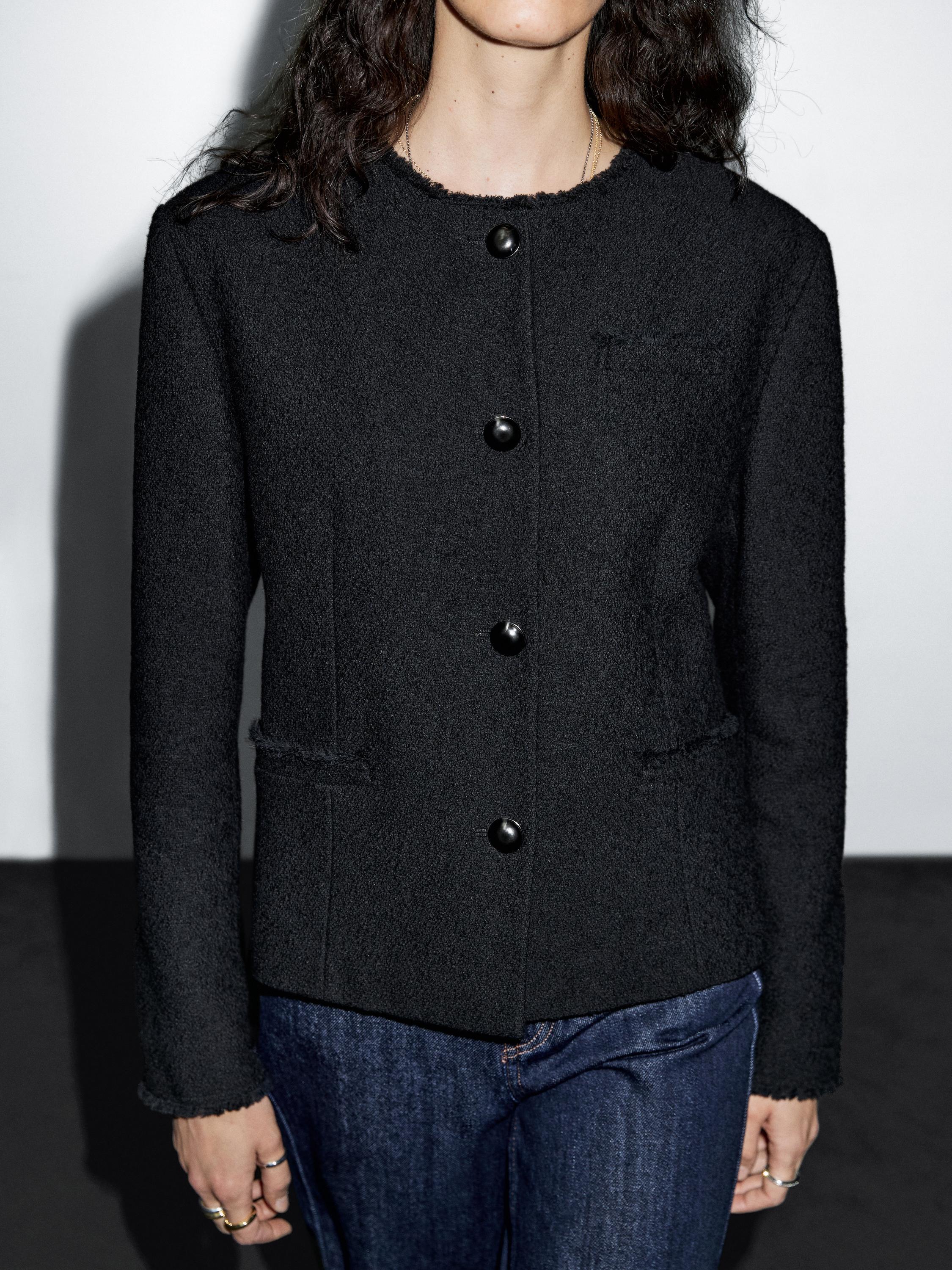 Cropped jacket with buttons