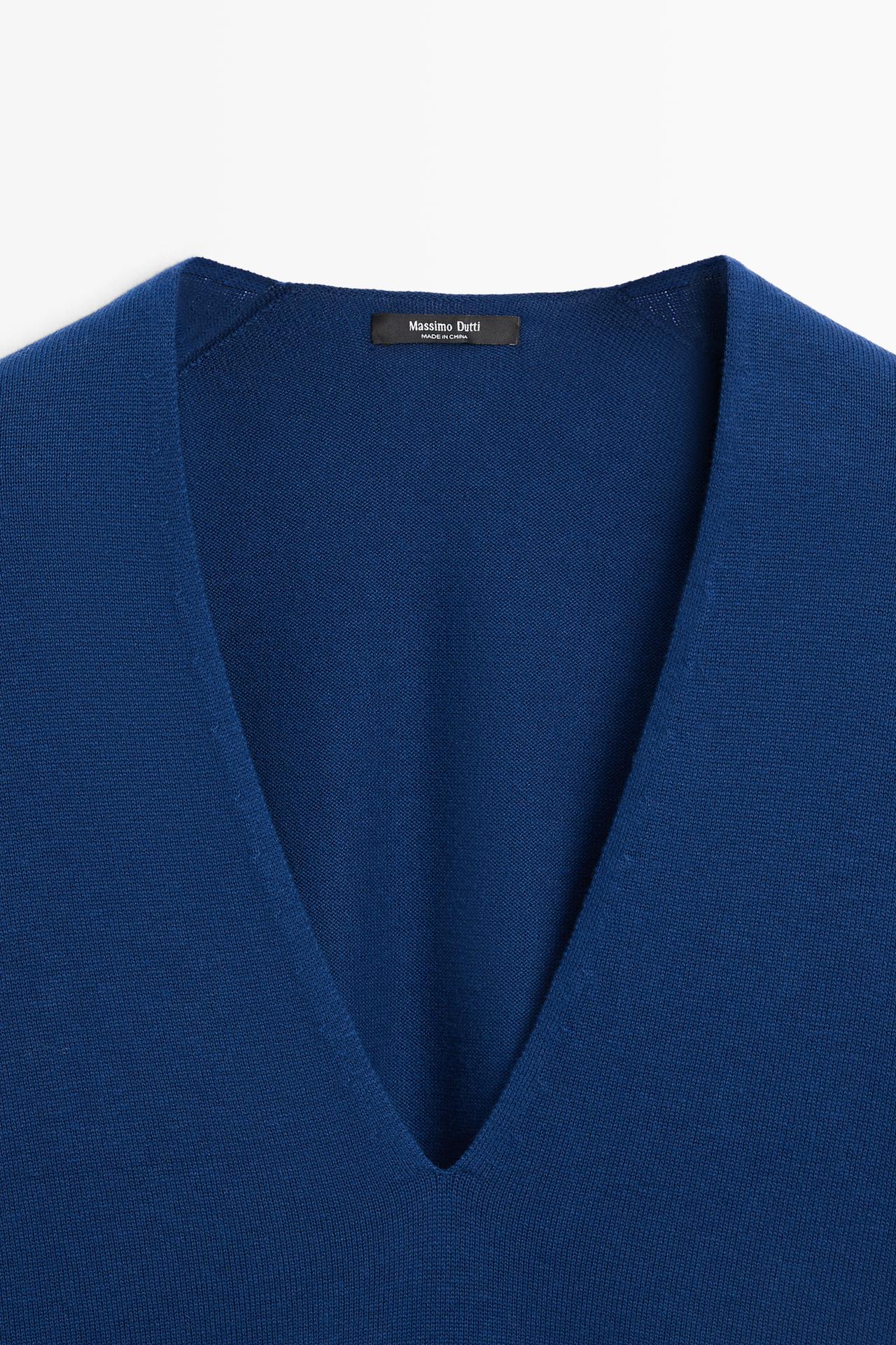 Striped V-neck knit sweater — NAVY BLUE