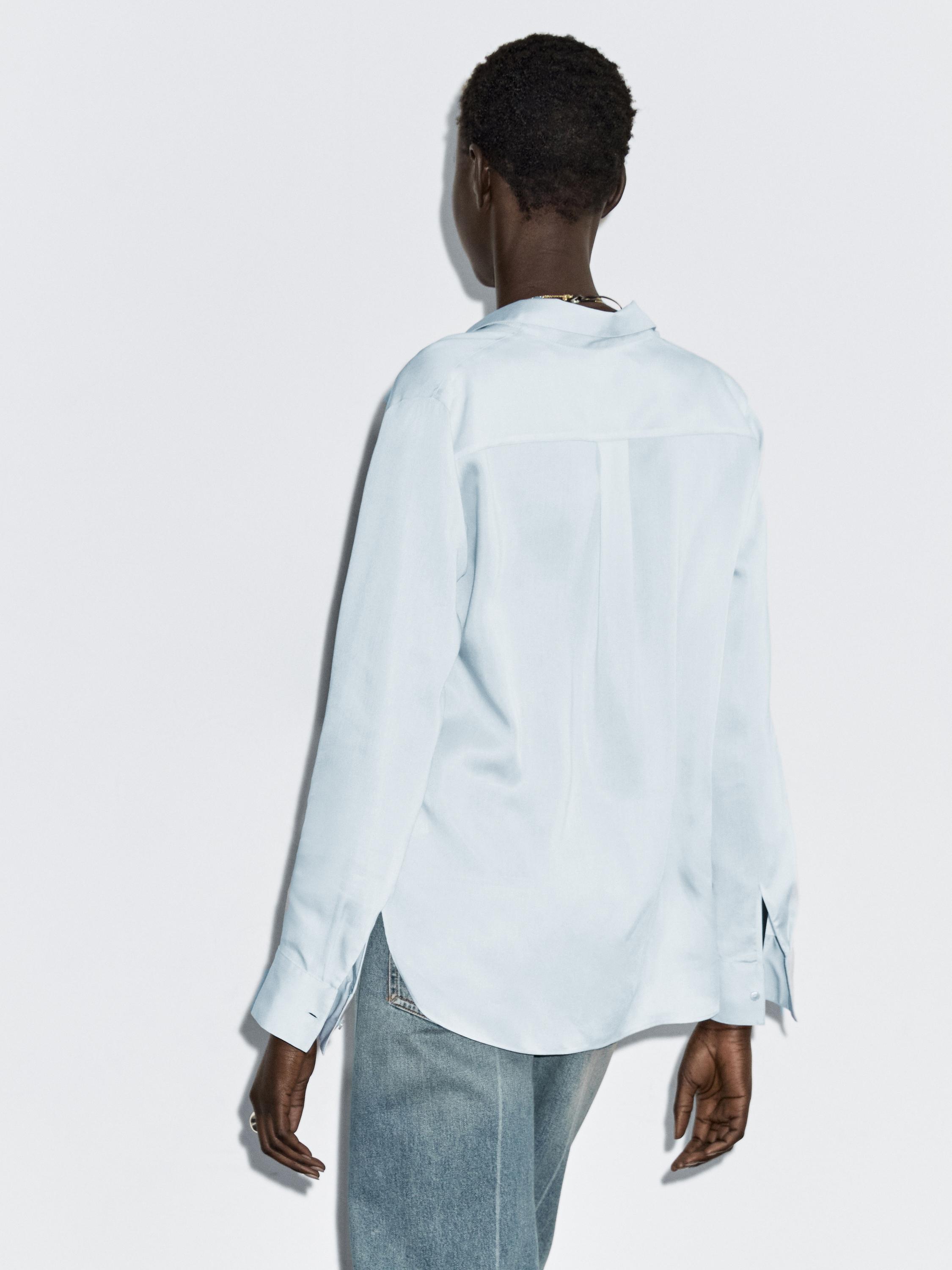 Flowing shirt with shirt collar