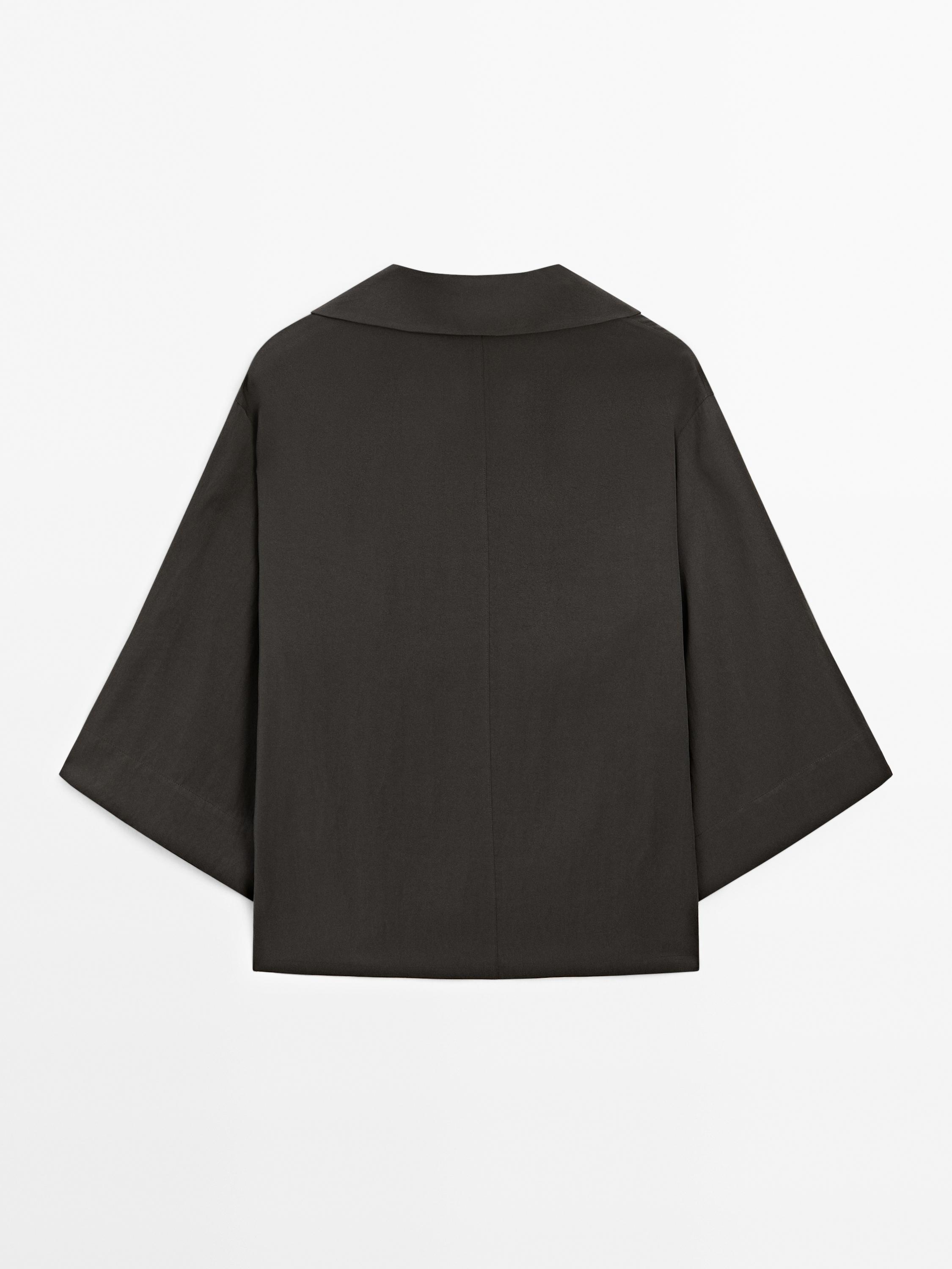 Flowing shirt with polo collar