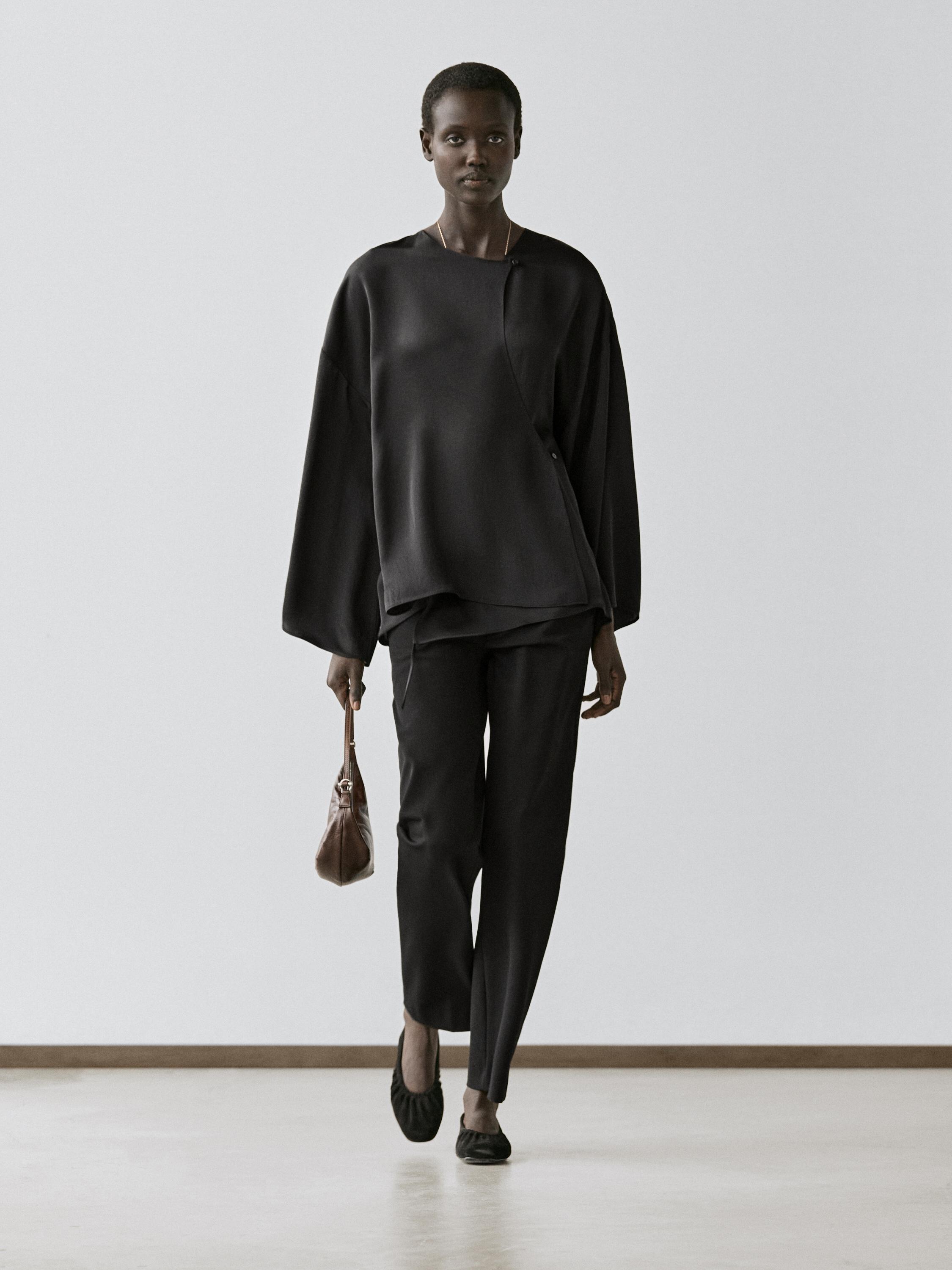 Soepelvallende wikkelblouse