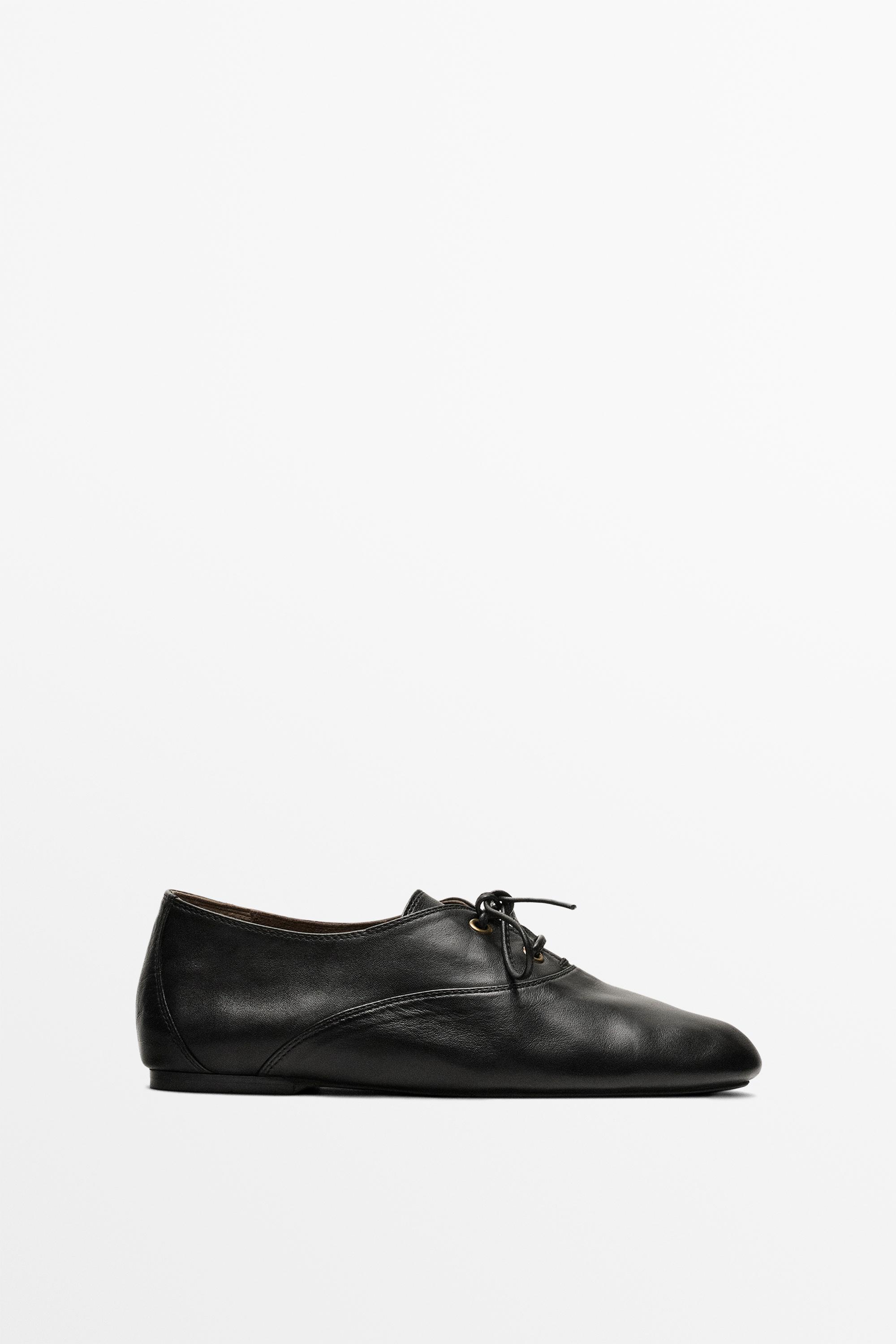 Soft leather lace-up shoe — BLACK