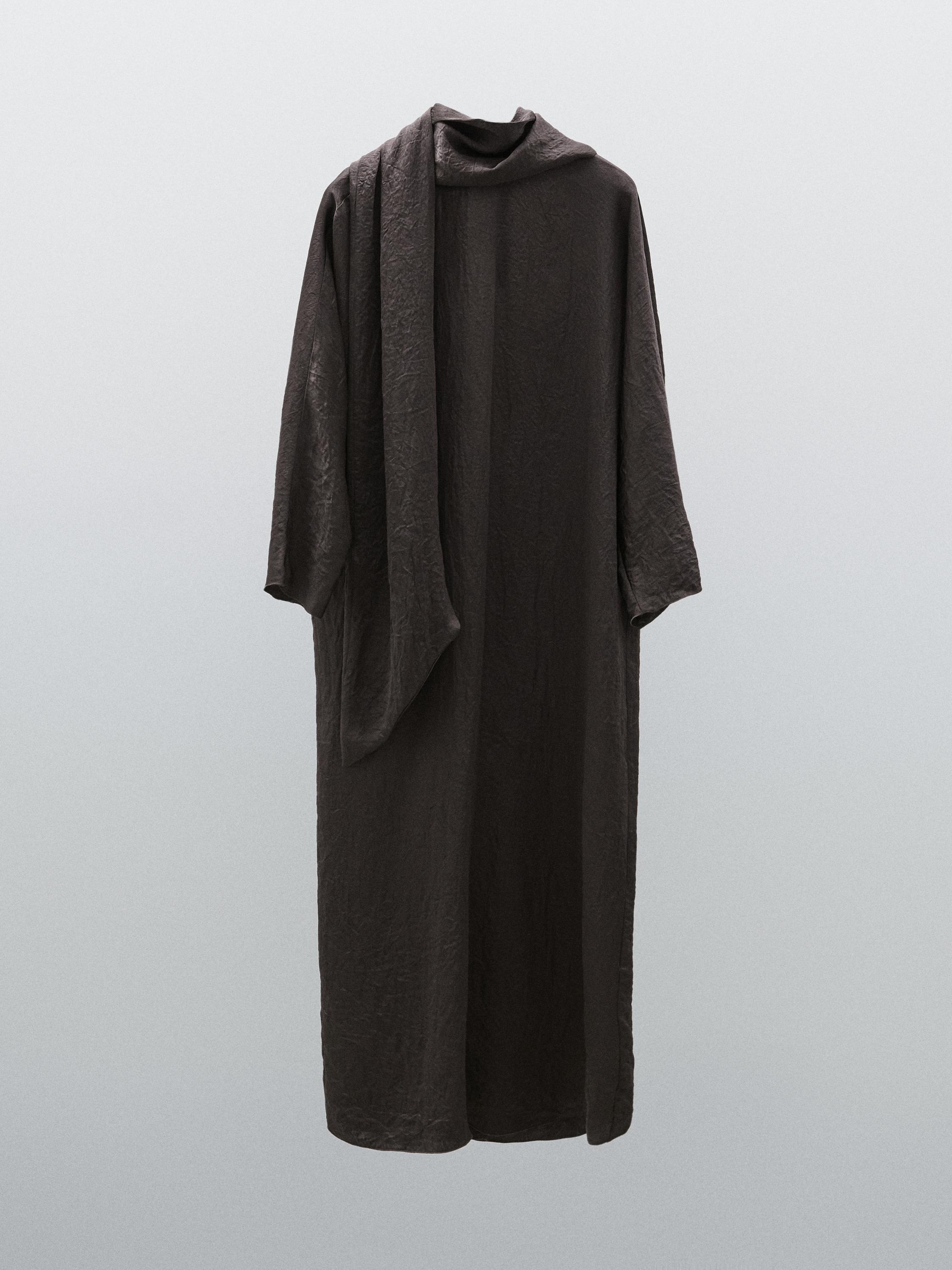Robe fluide décolletée dans le dos - Studio