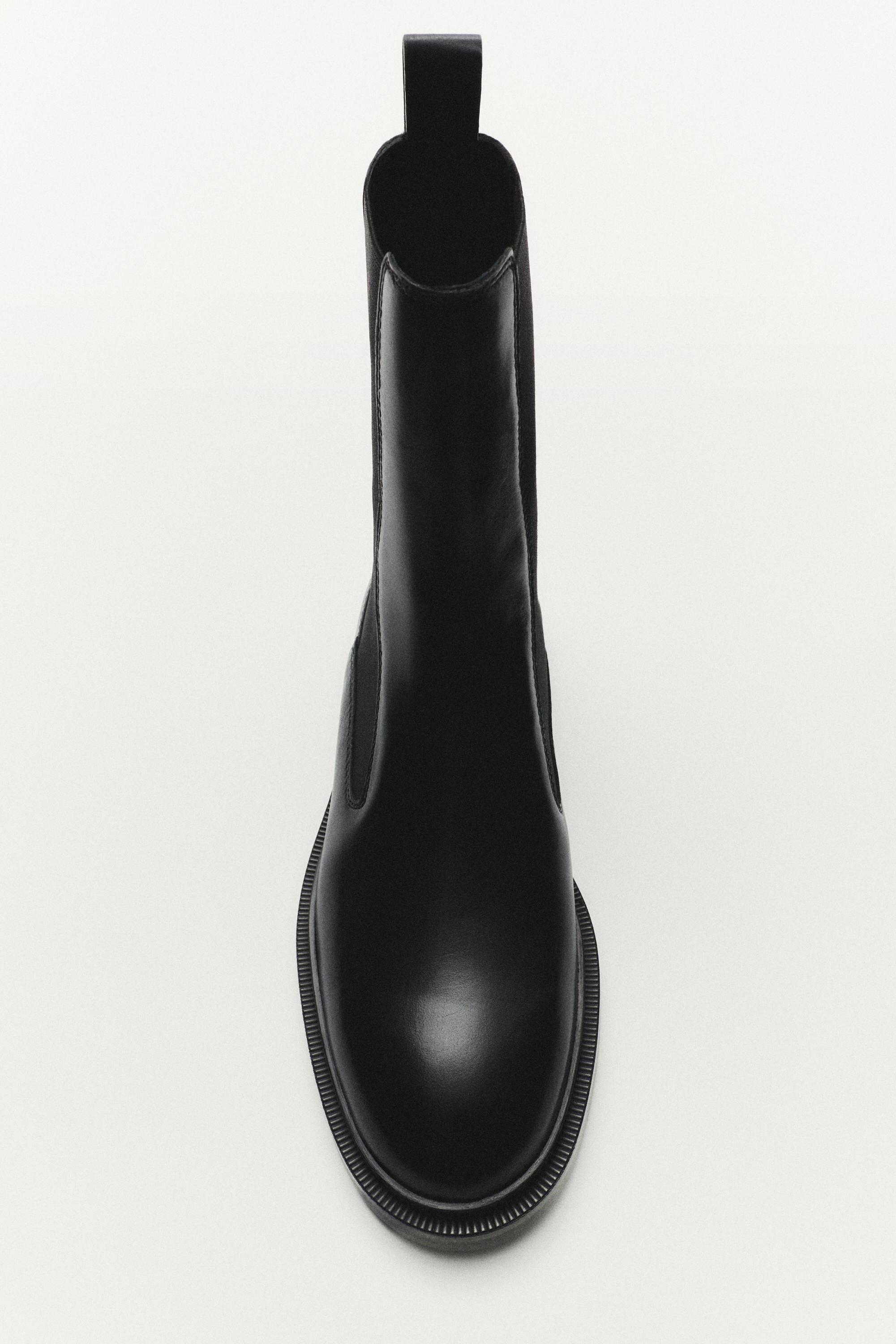 Flat leather Chelsea boots — BLACK