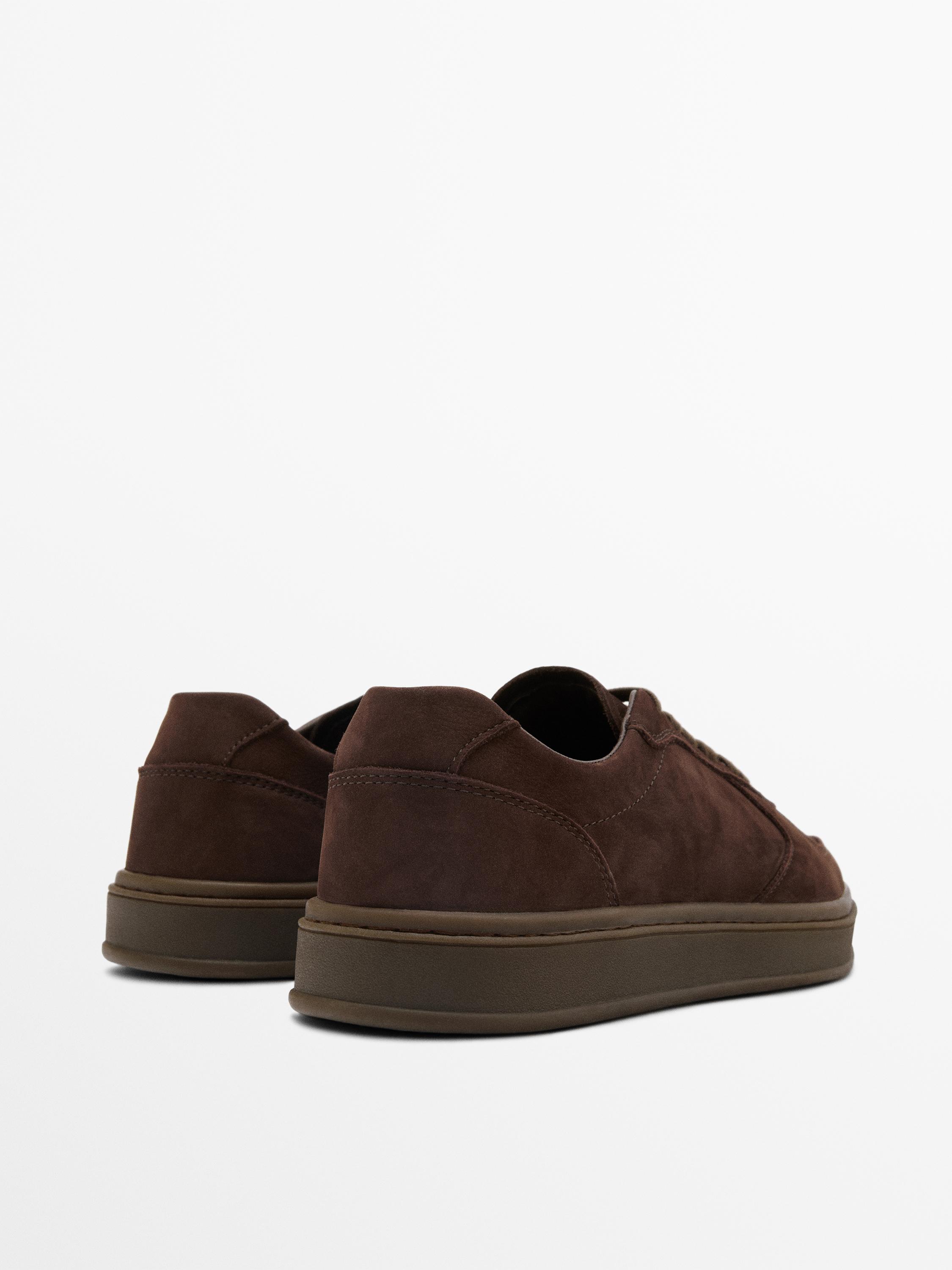 Nubuck trainers with contrast sole — BURGUNDY