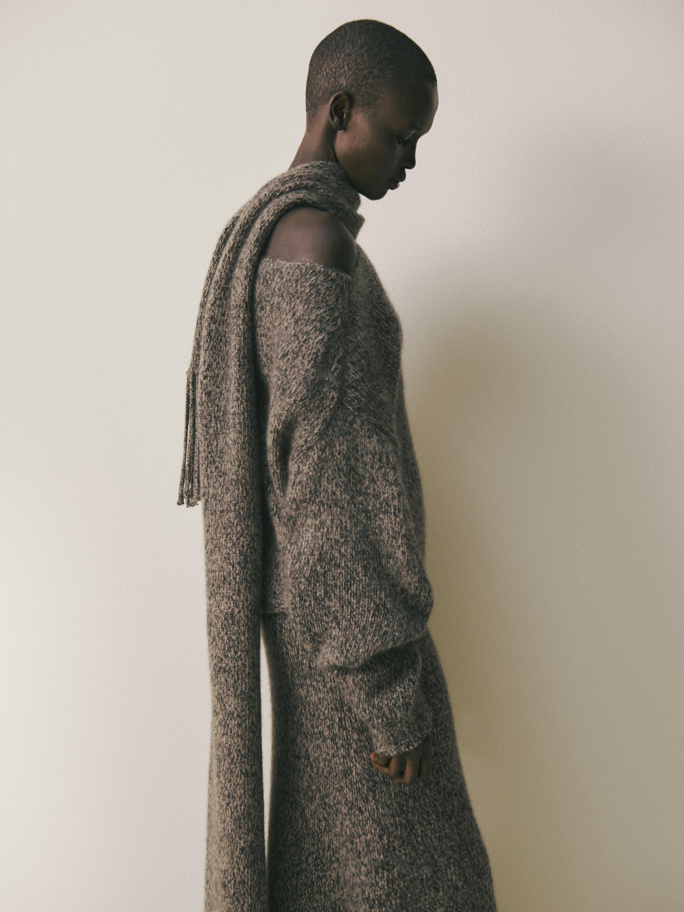 100% cashmere knit boat neck sweater