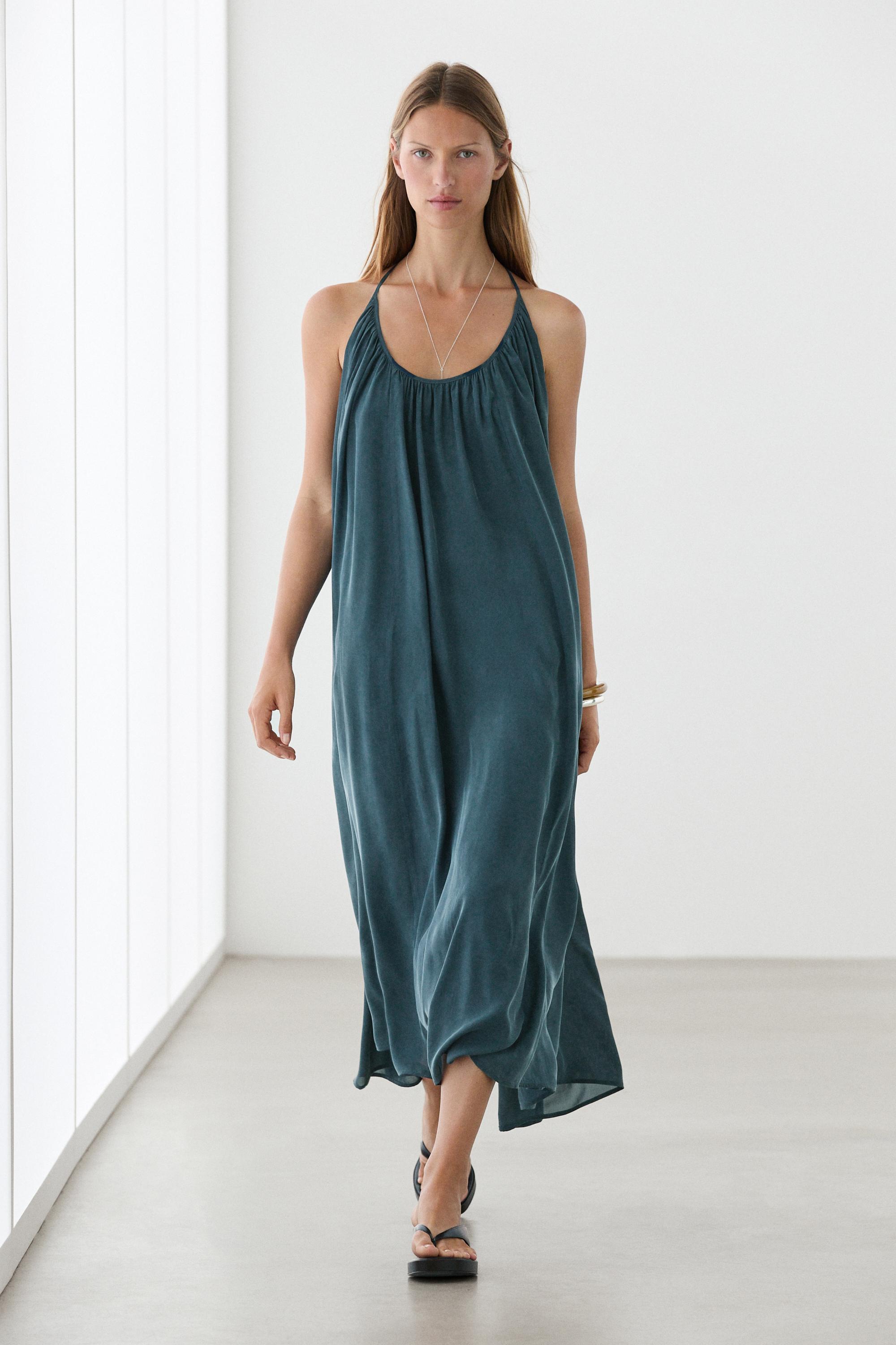 Robe midi froncée encolure