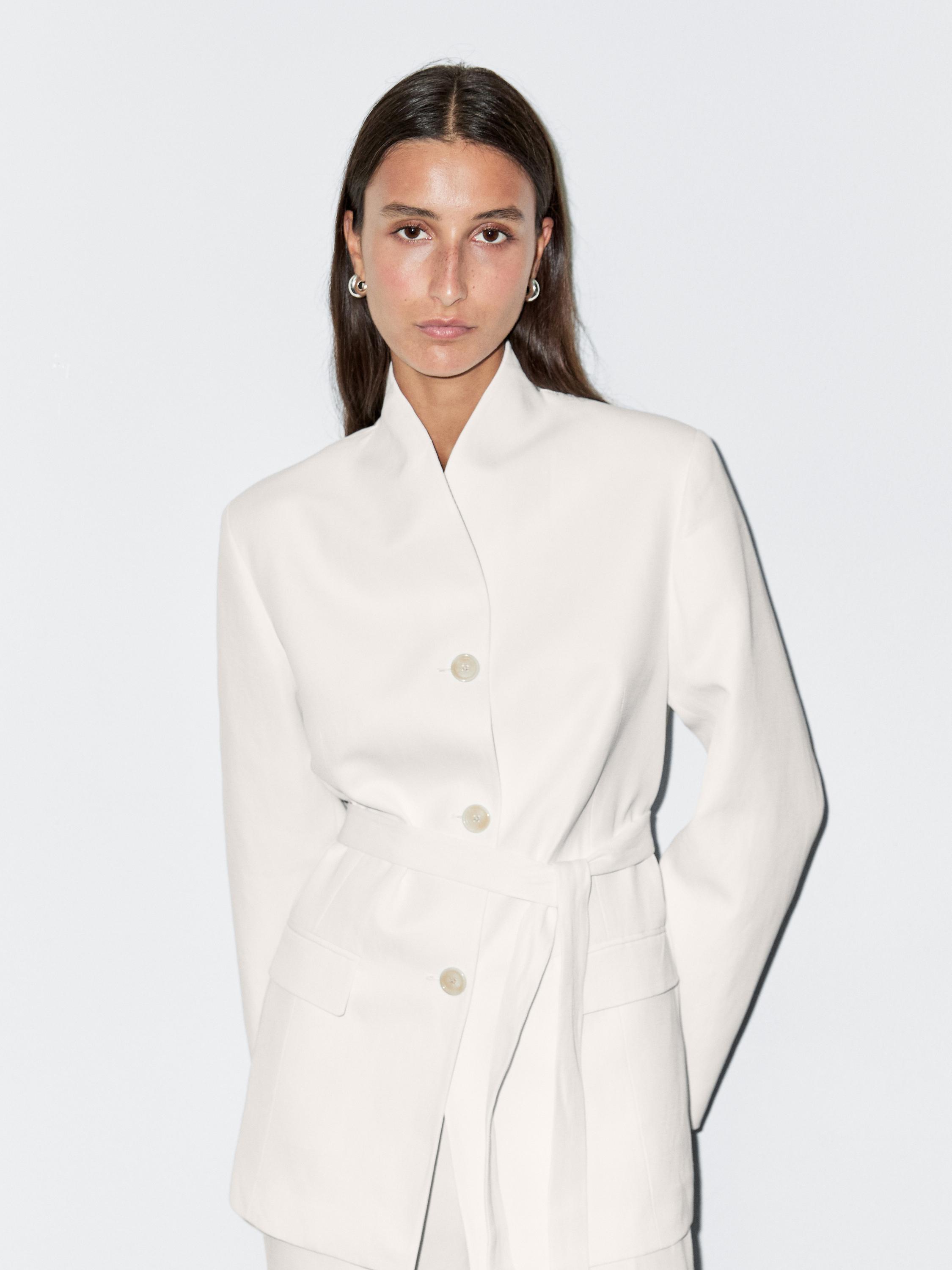 Veste de tailleur à col roulé