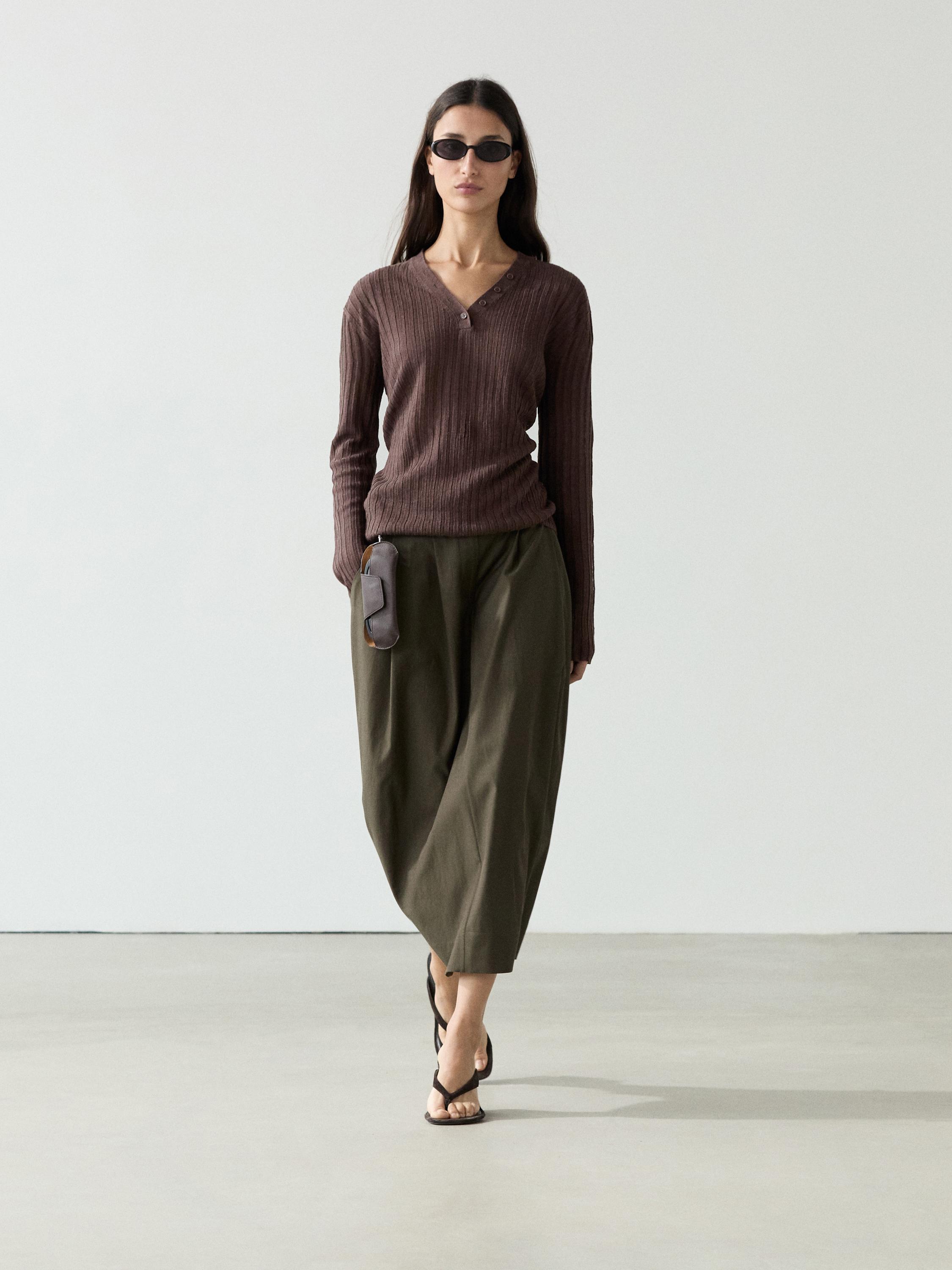 100% linen knit sweater with button details — Chocolate
