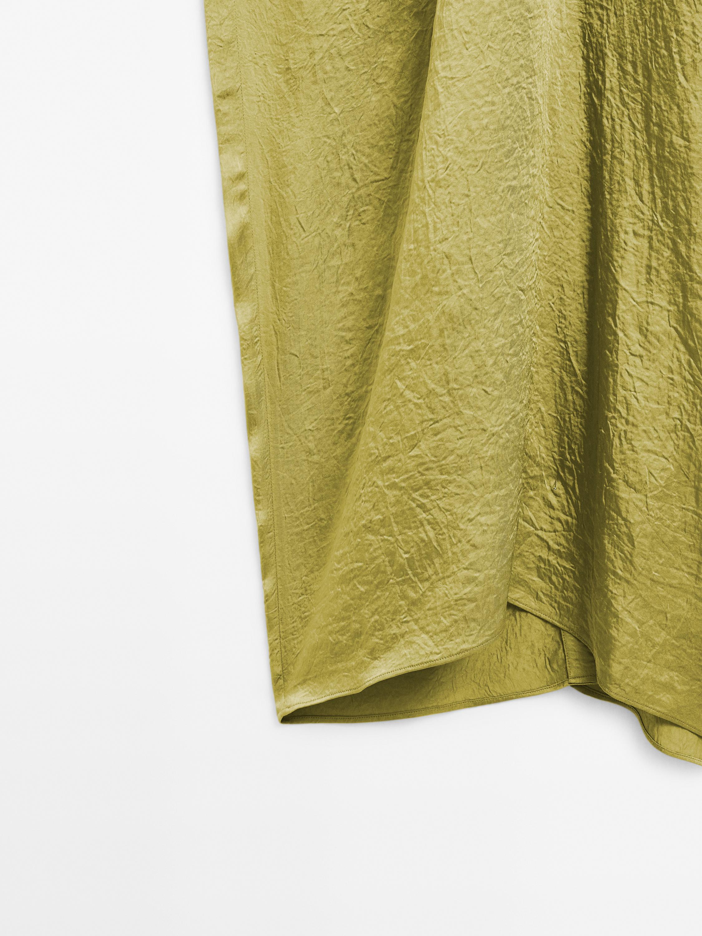 Luźna satynowa sukienka kimono − STUDIO