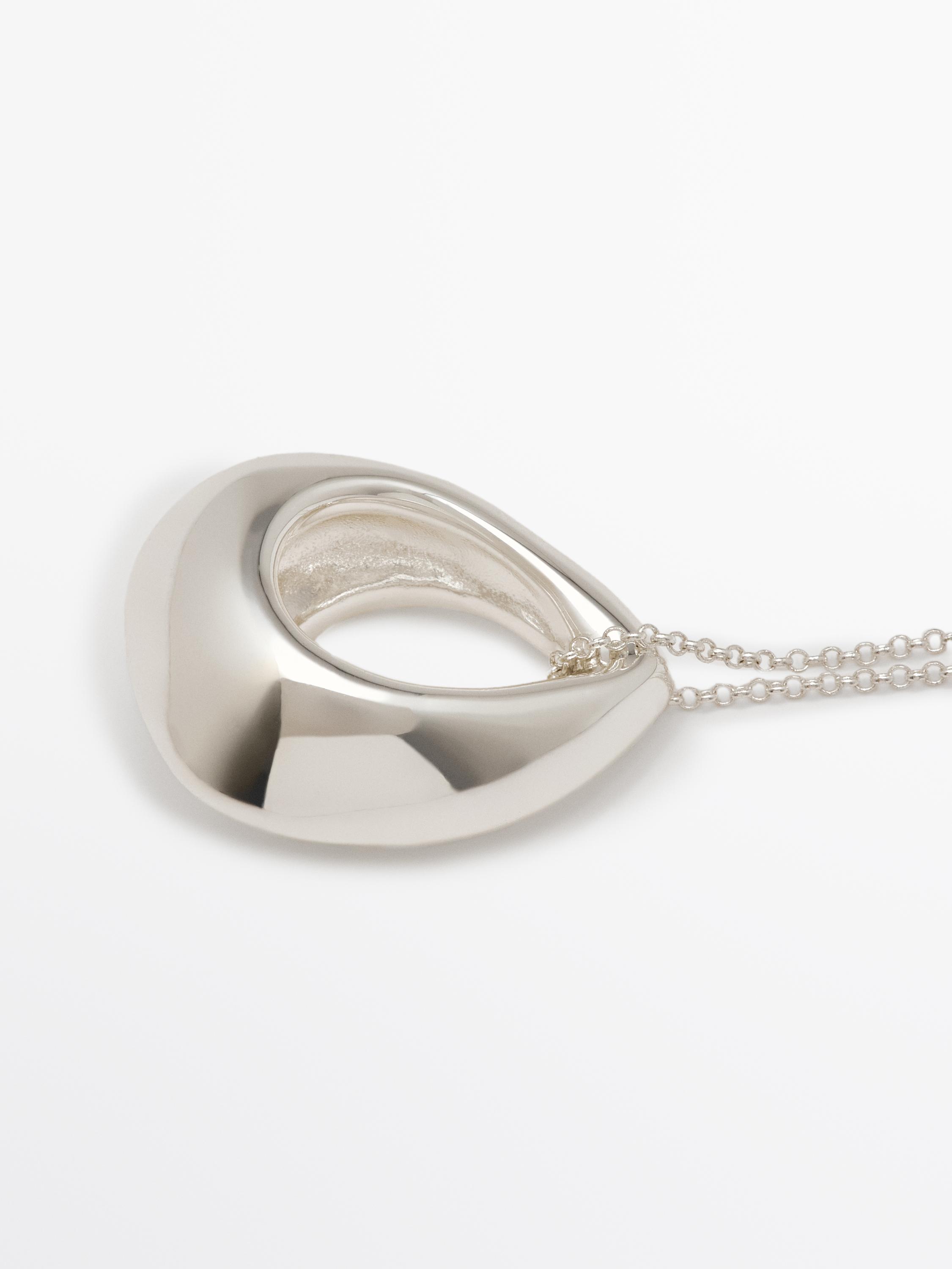 Necklace with oval pendant