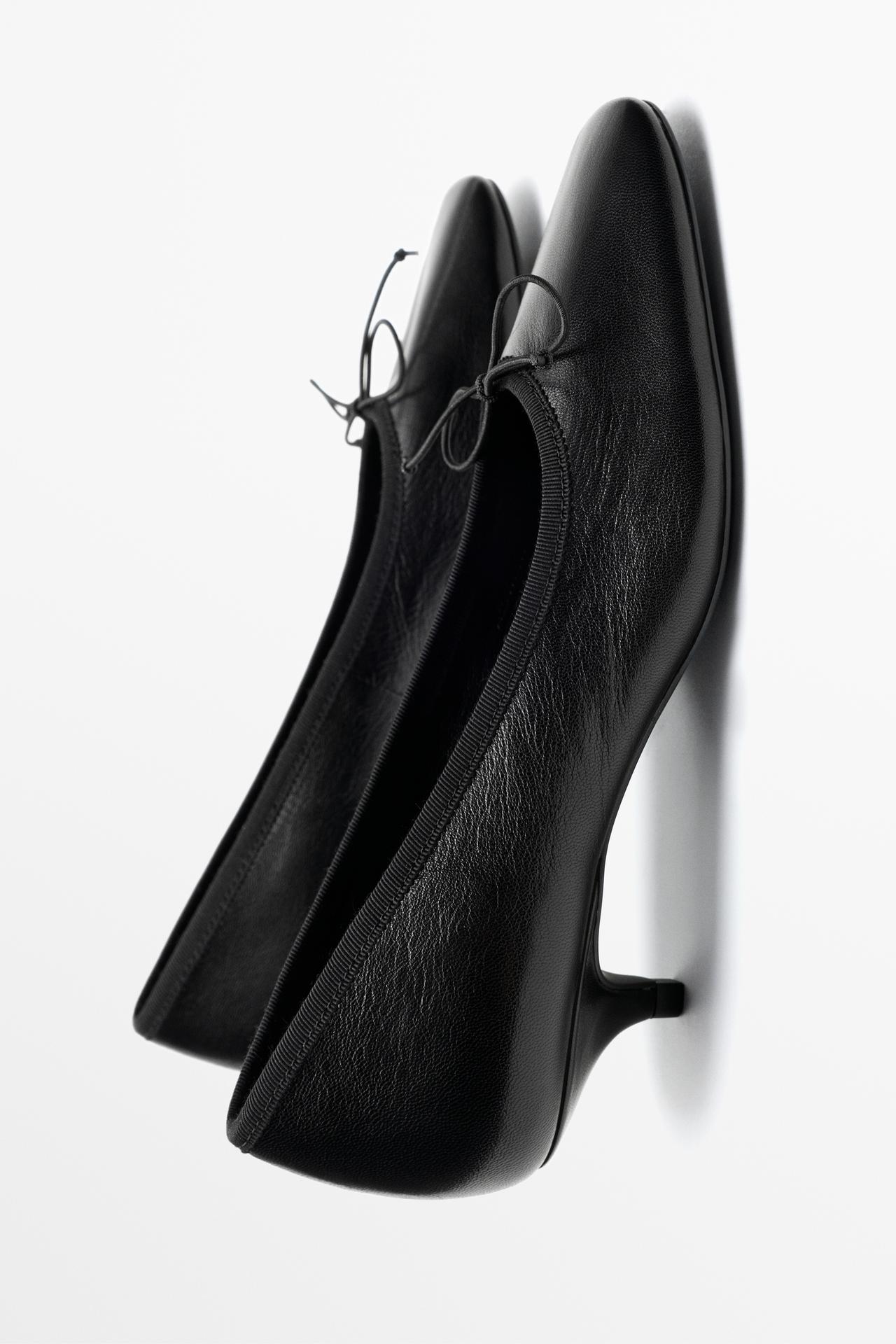 Leather heeled ballerina — BLACK