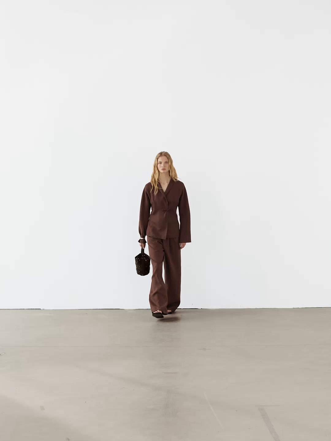 Flowing 100% linen wide-leg trousers