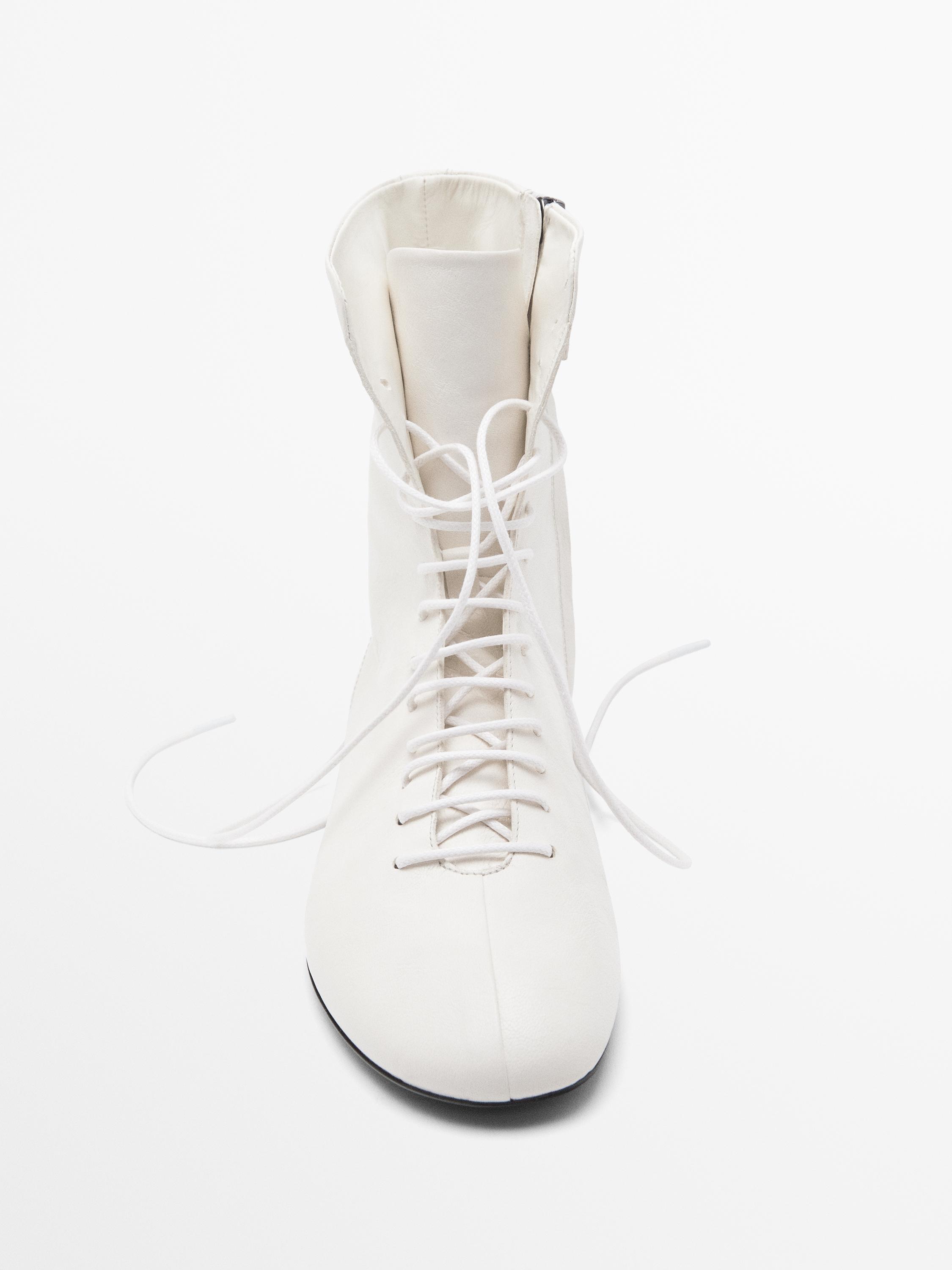 Lace-up flat ankle boots