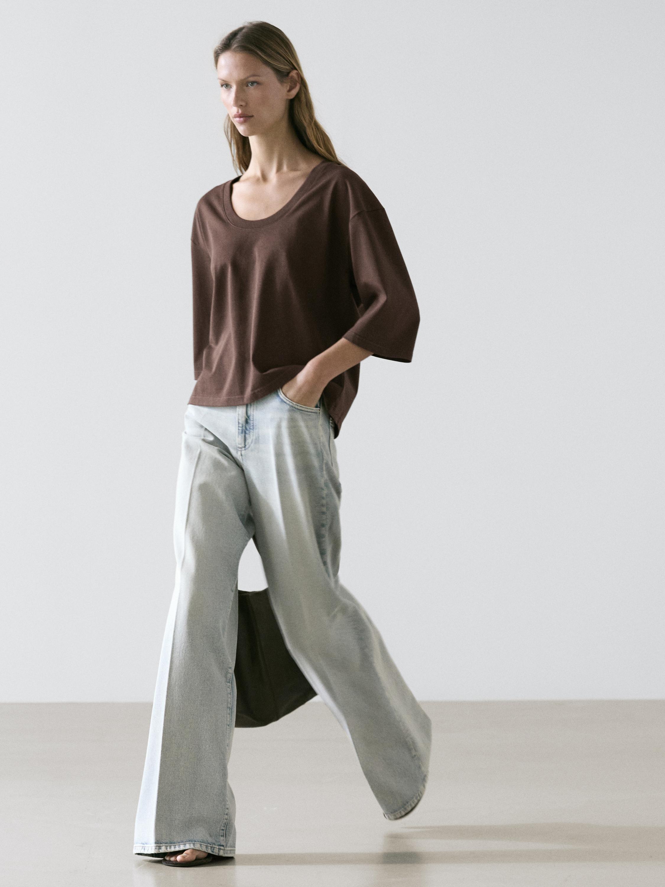 kaus kerah lebar katun 100%