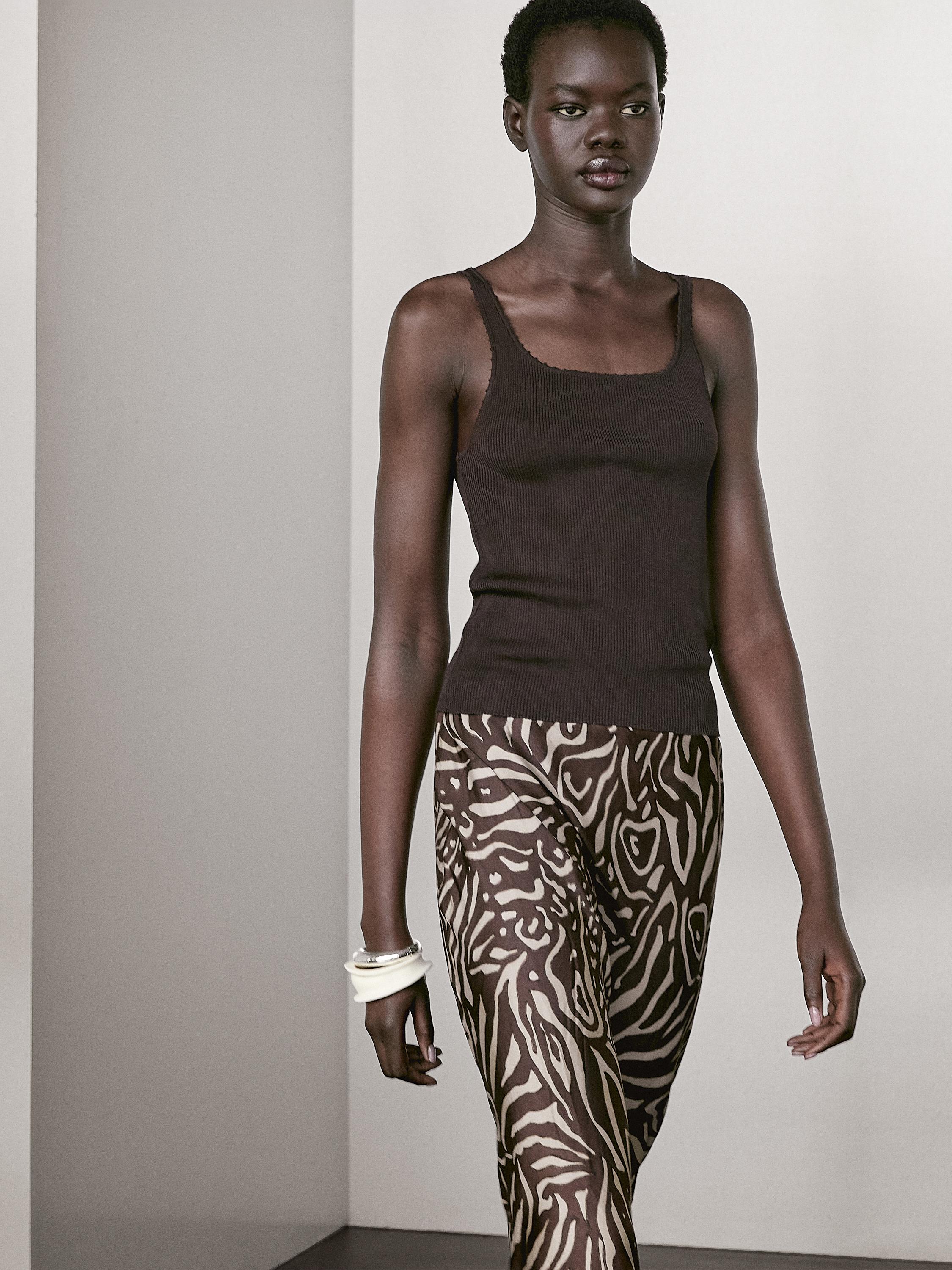 تنورة متوسطة الطول فضفاضة بطبعة حيوانية