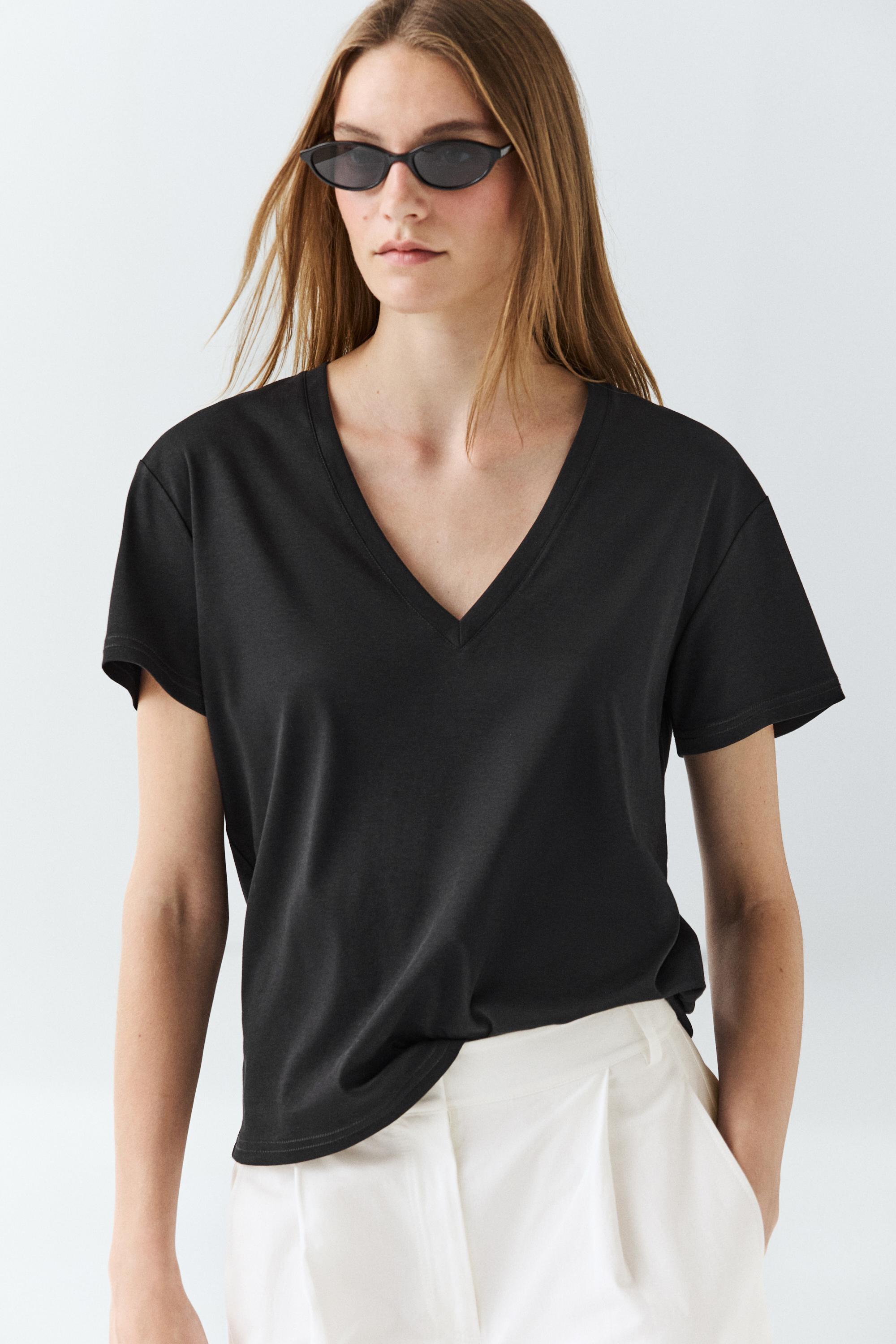 Flowing V-neck T-shirt — BLACK