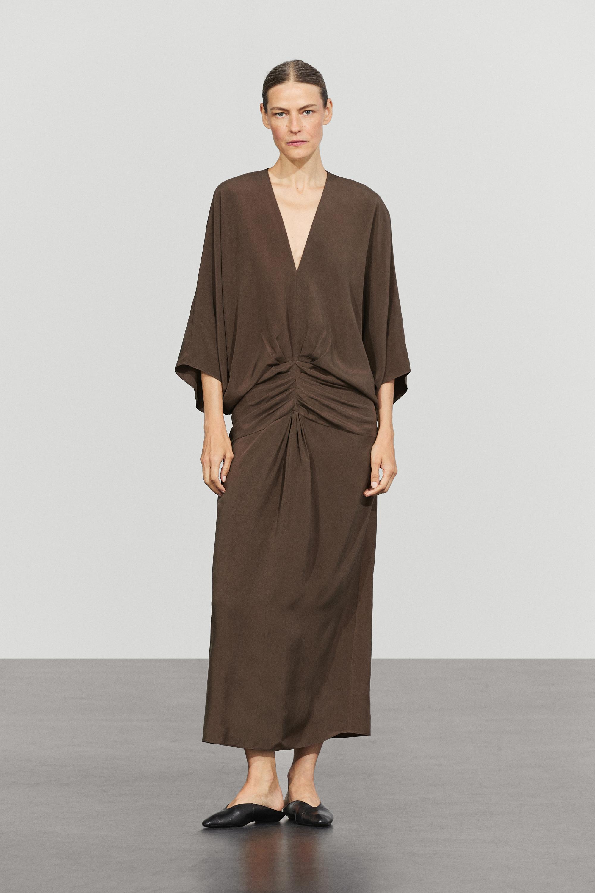 Fluid midi dress with gathered sash — Chocolate