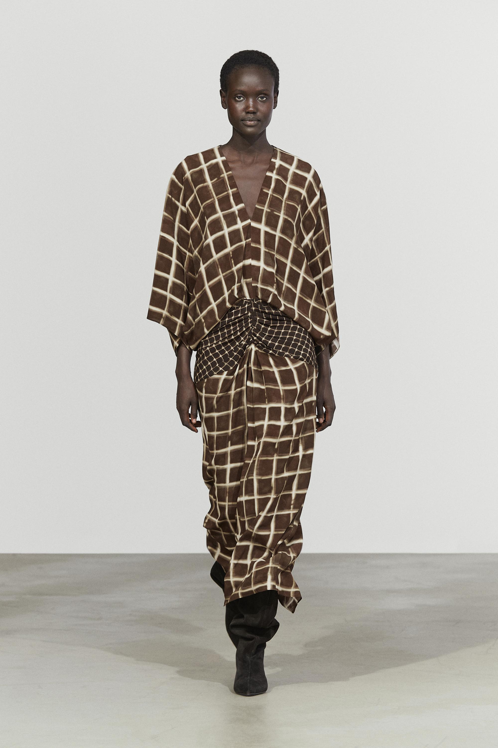 Robe fluide avec détail ceinture imprimée