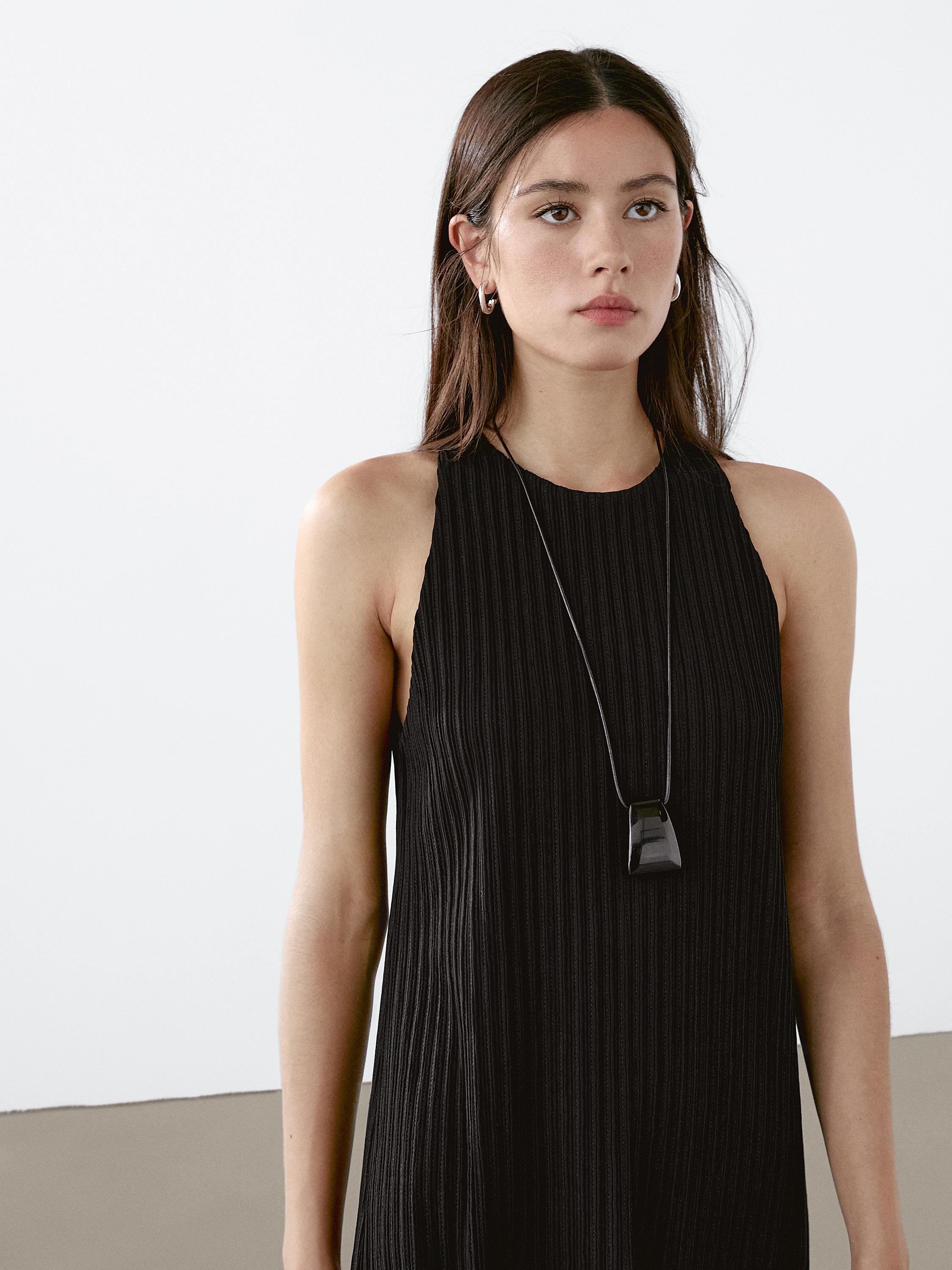 Knitted textured dress under bangs