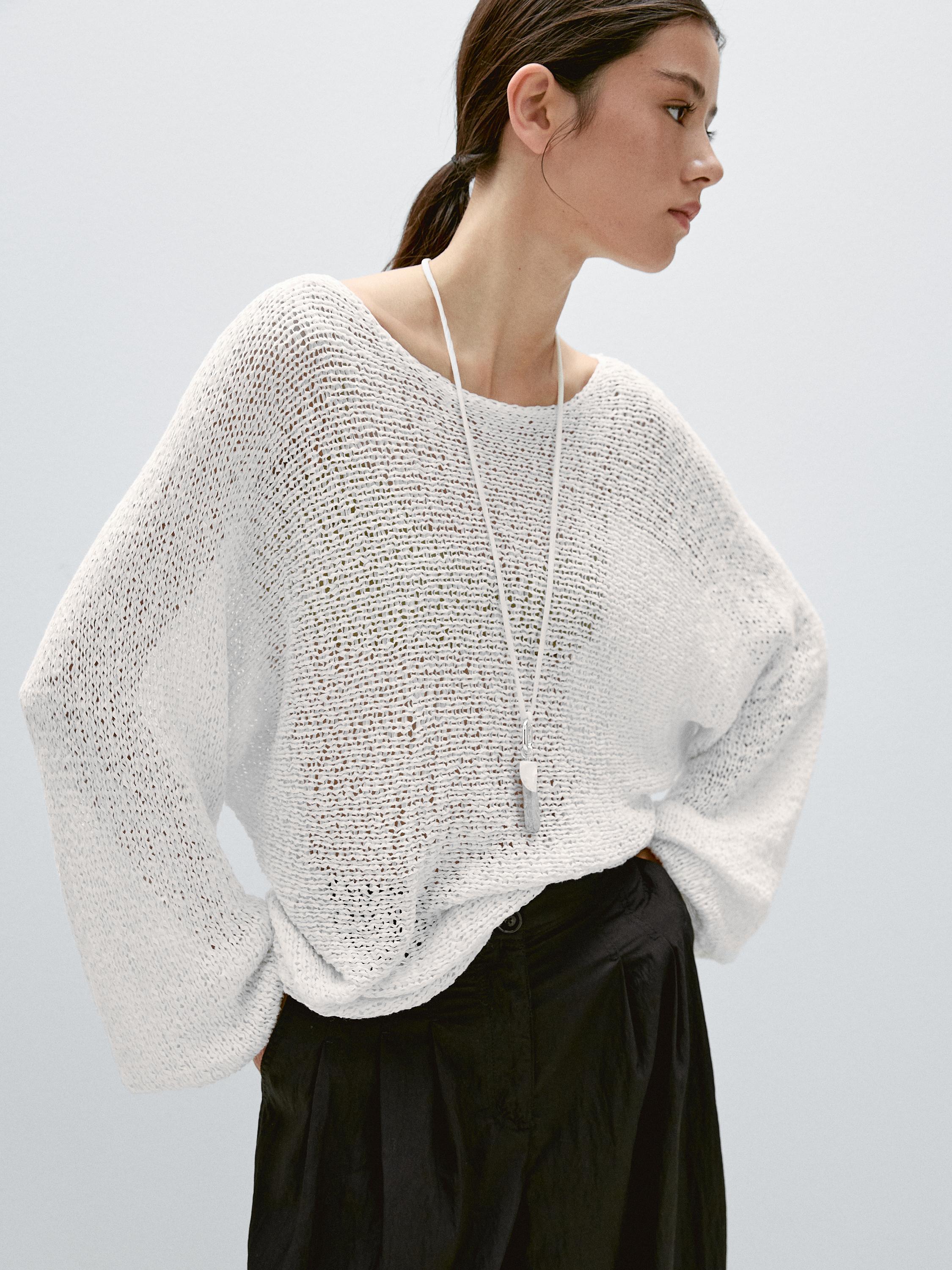 Balloon sleeve sweater with bows