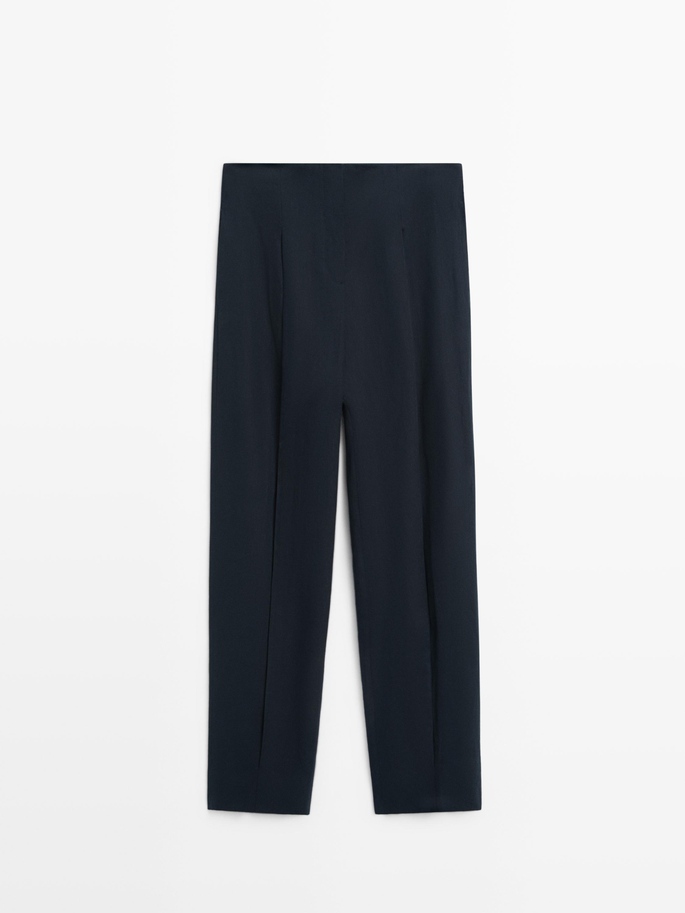 Vooraanzicht van een marineblauwe broek, recht model, zonder zichtbare zakken.